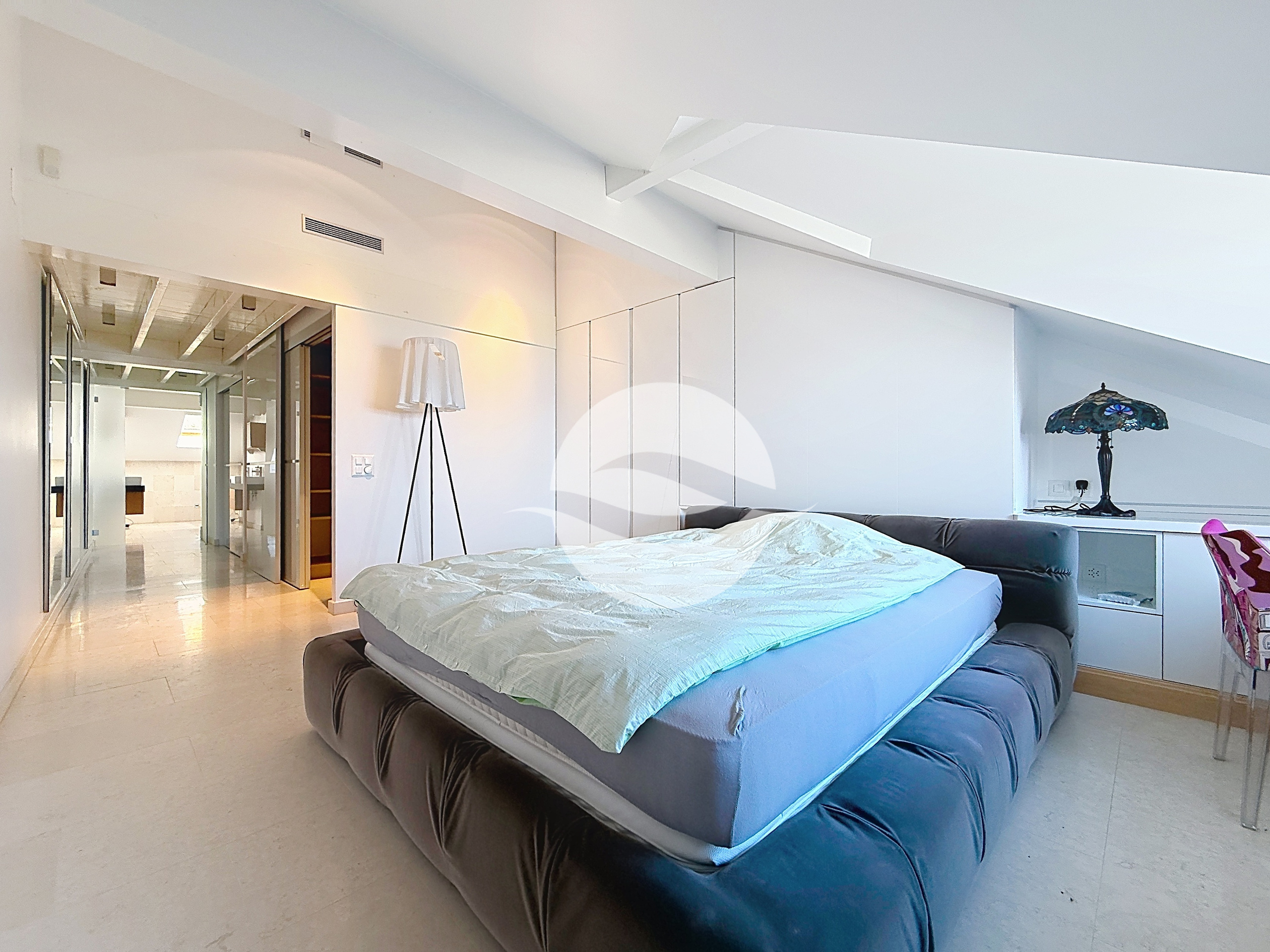 Chambre parentale avec dressing et salle d'eau privée