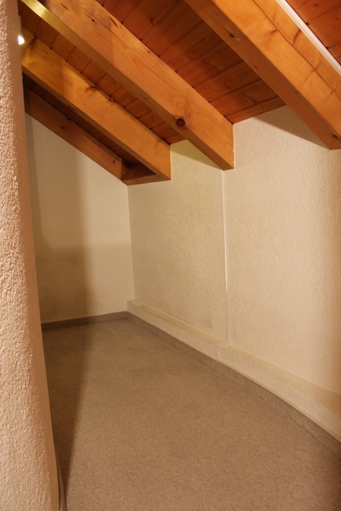 Interior view 10