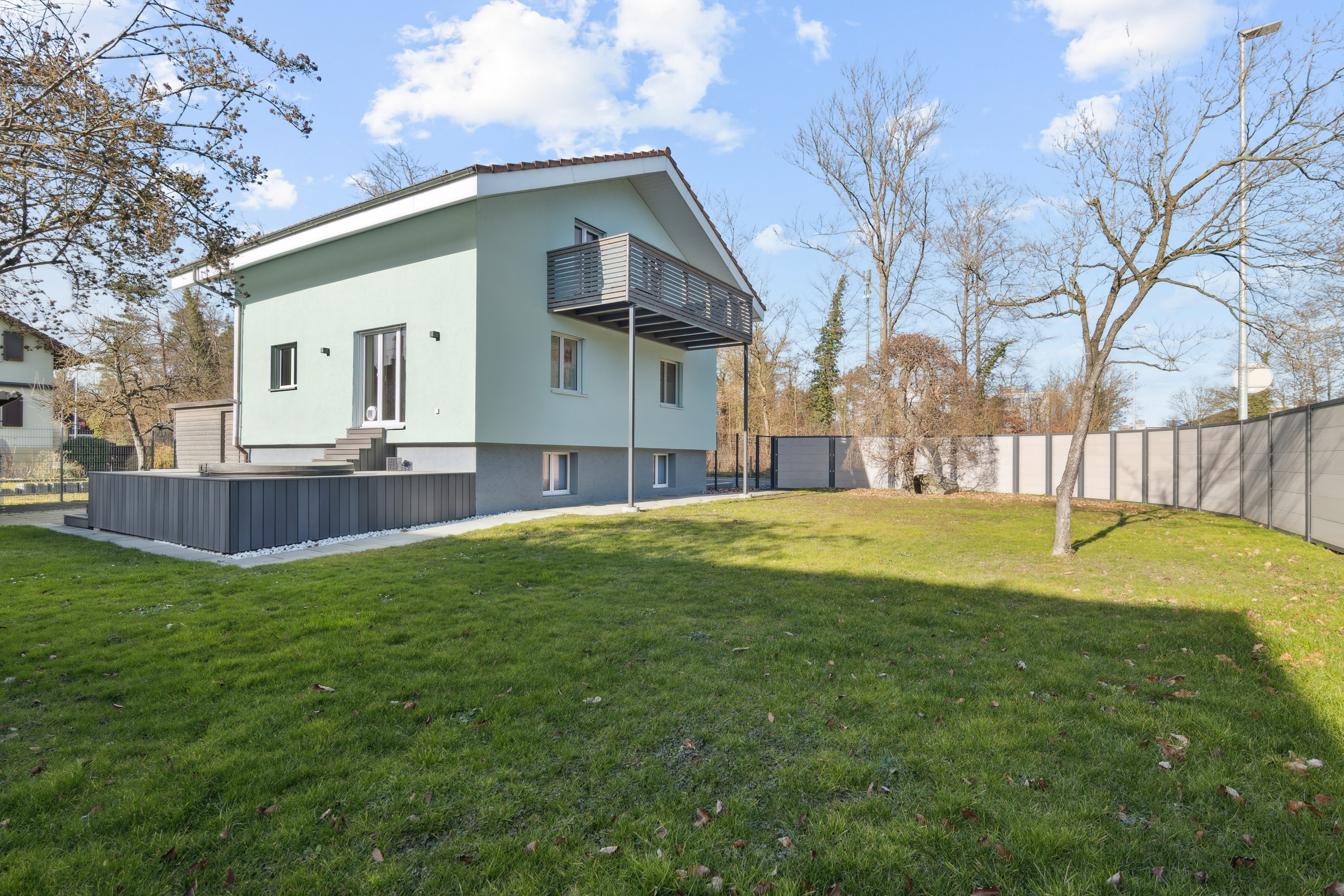 Spacious garden area