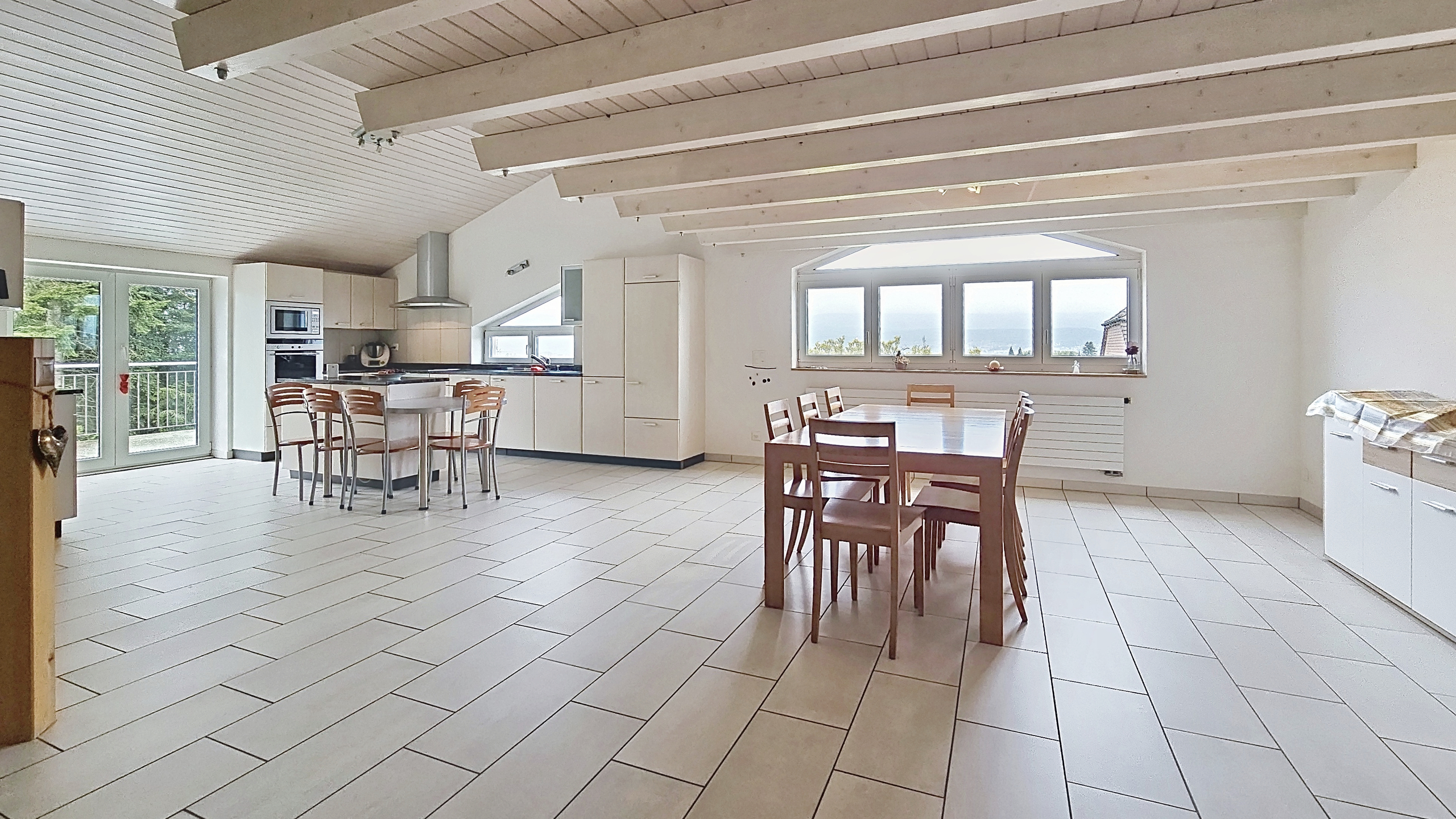 Appartement duplex 4.5 pces 1er étage Appartement duplex 4.5 pces 1er étage