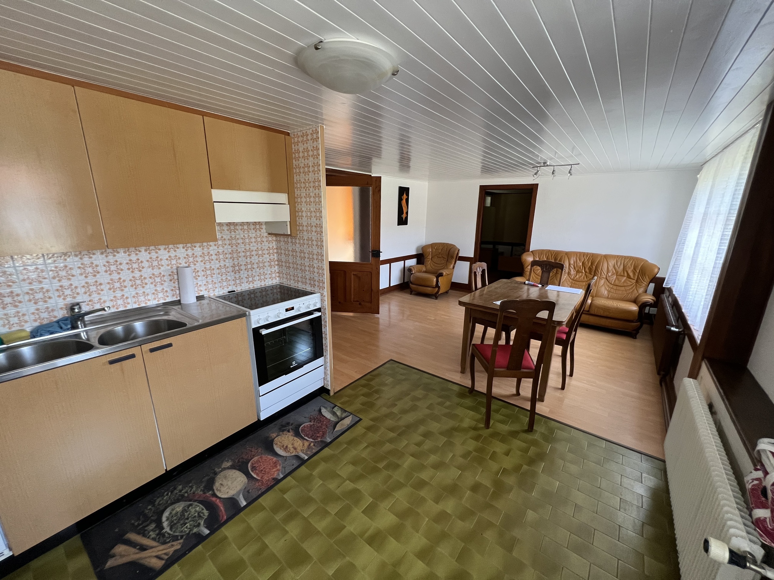 Offene Küche zum Wohnzimmer der zweiten Unterkunft.