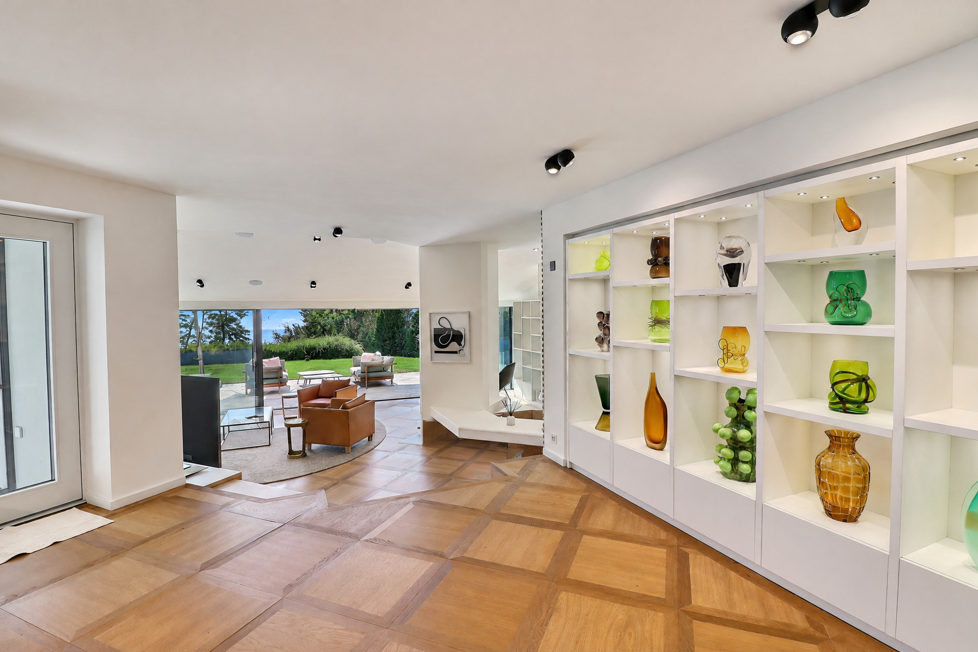 Interior view 6