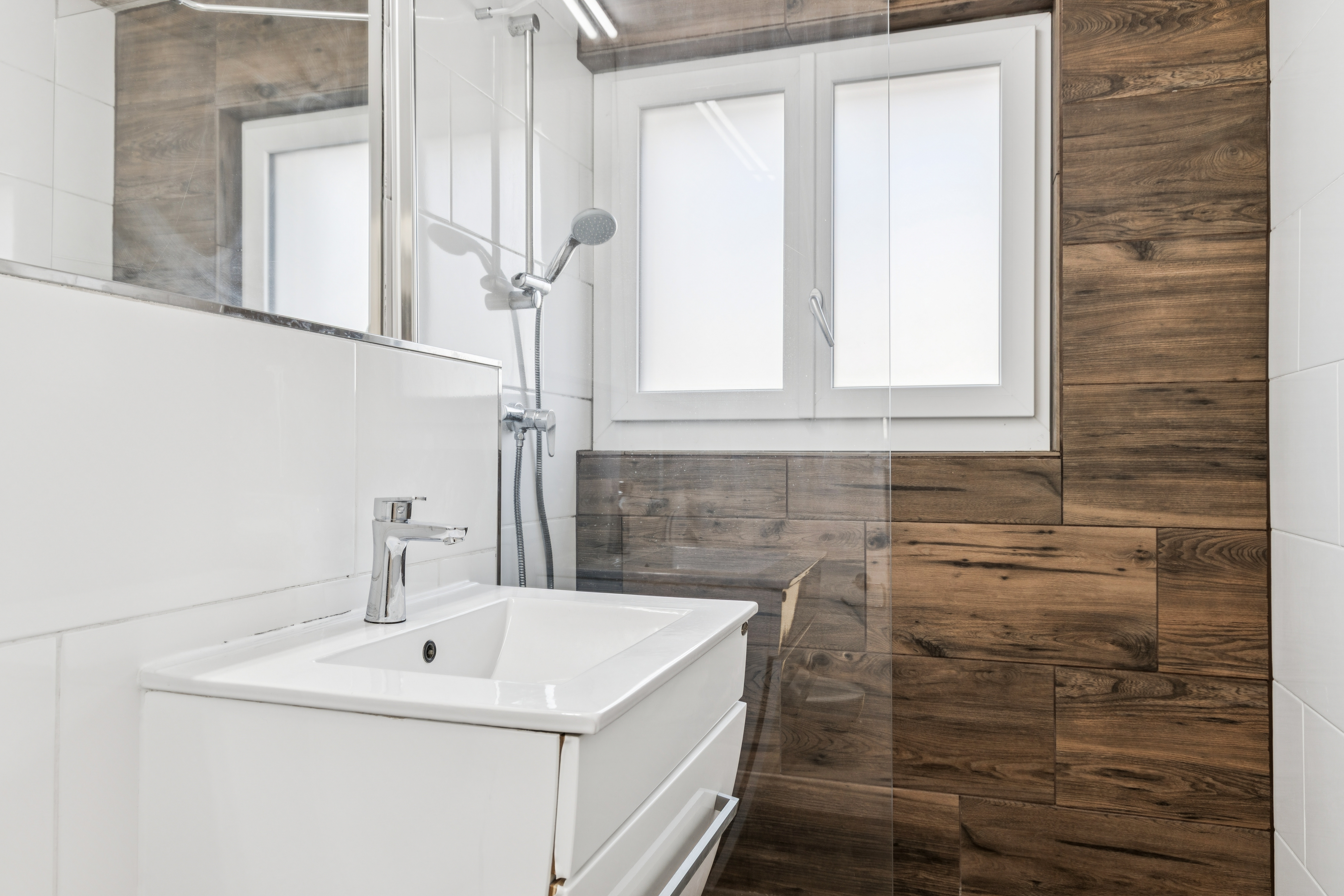 Pflegeleichtes Bad mit solider Ausstattung