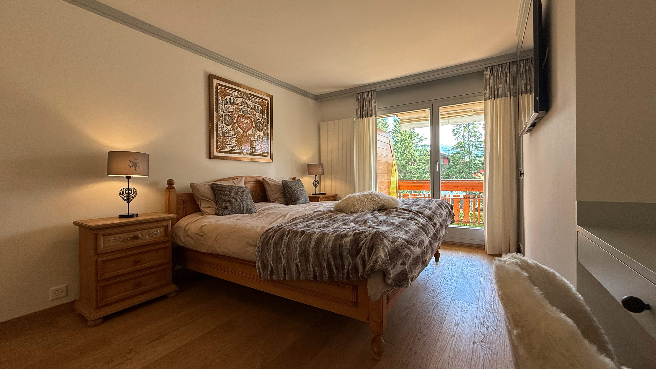 Chambre principale avec accès au balcon