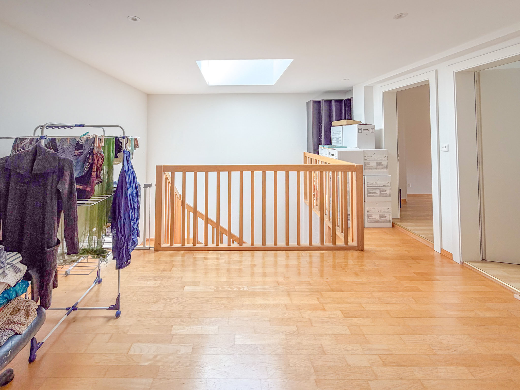 2ème étage - Grand espace ouvert avec puits de lumière 2ème étage - Grand espace ouvert avec puits de lumière
