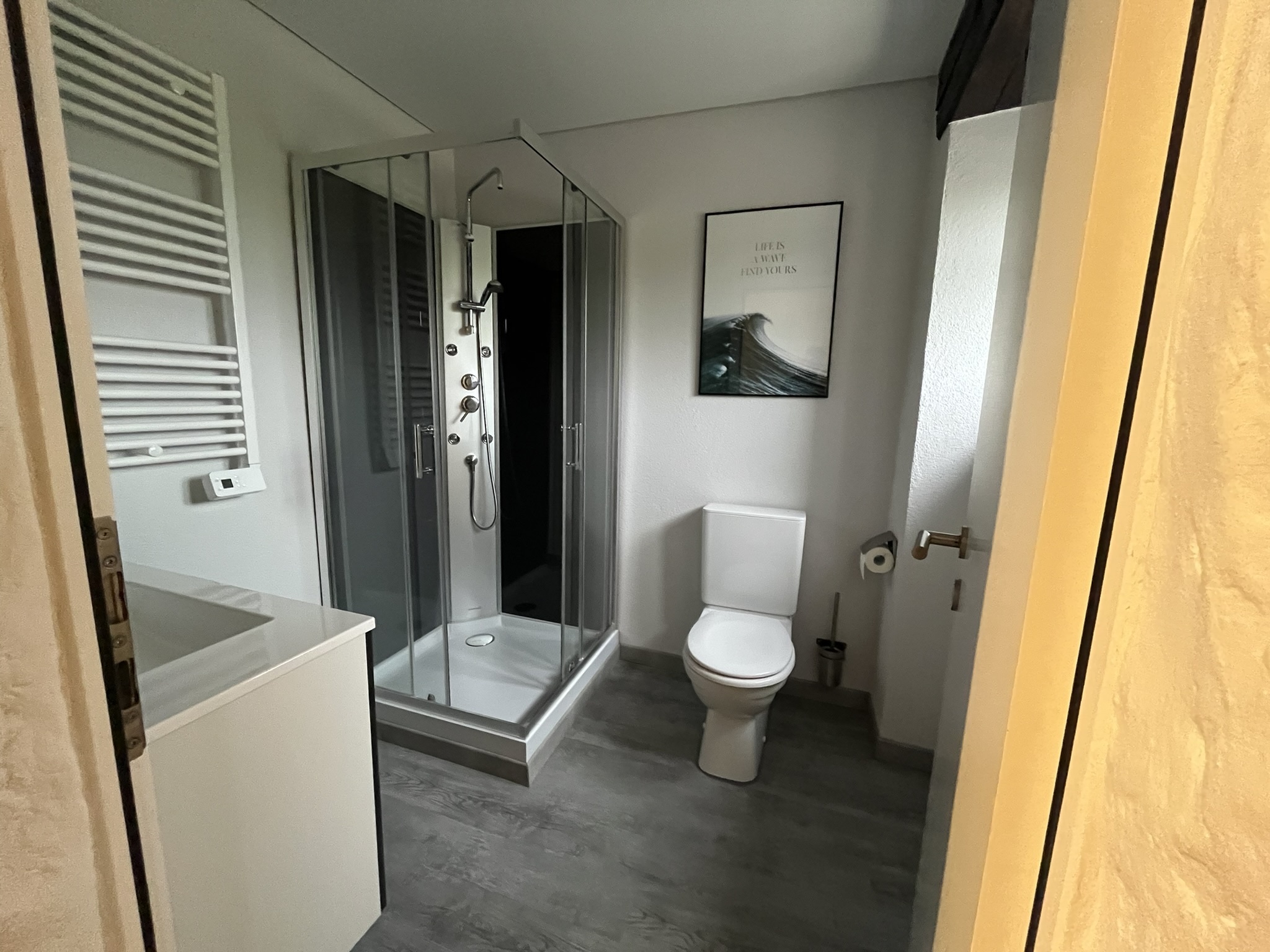 Salle d'eau du second logement.