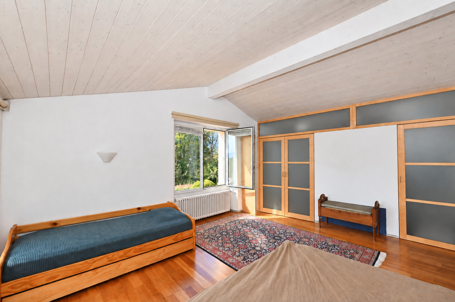 Interior view 9