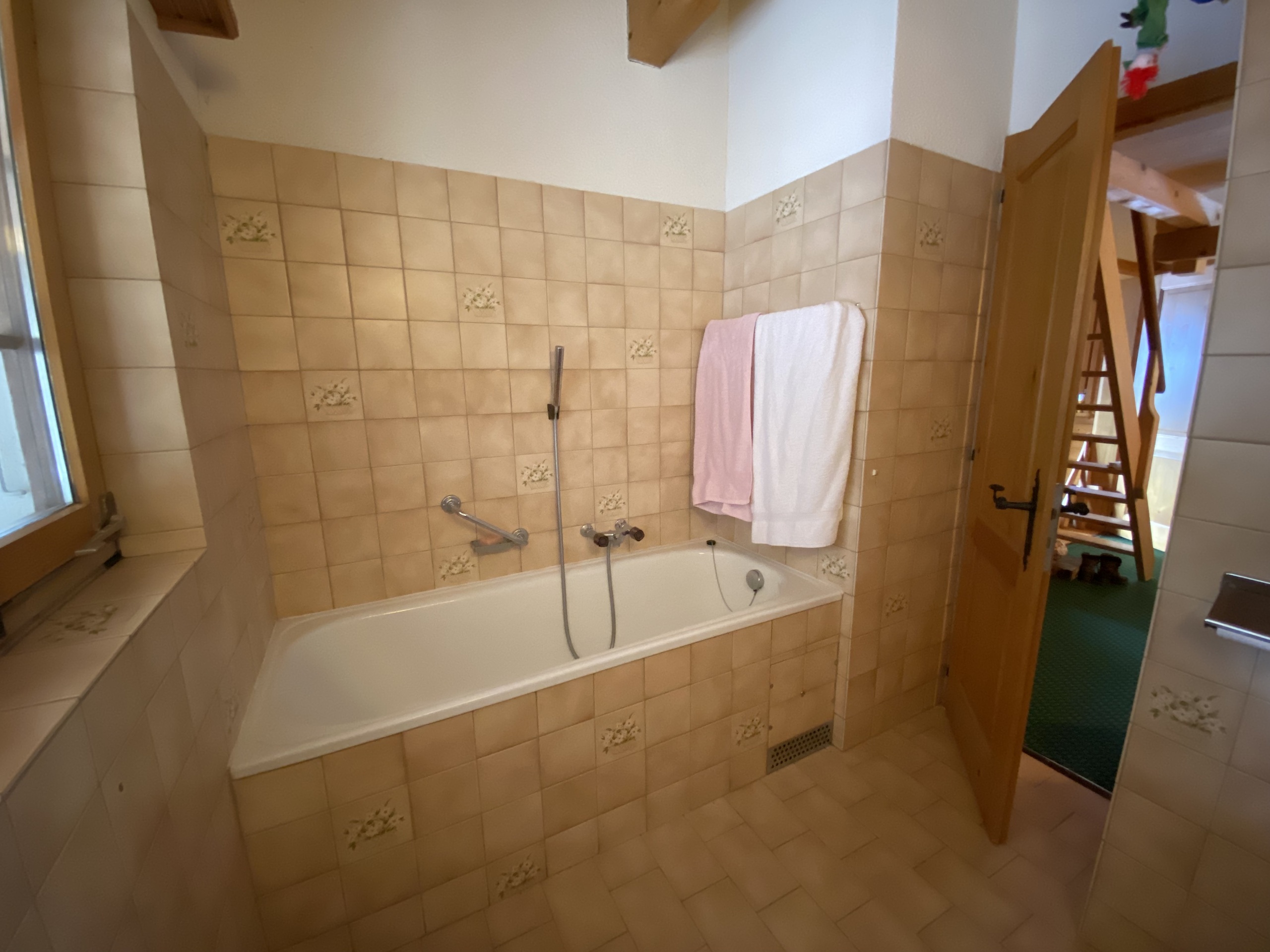 Salle de bain 1er étage, chambre amont Salle de bain 1er étage, chambre amont