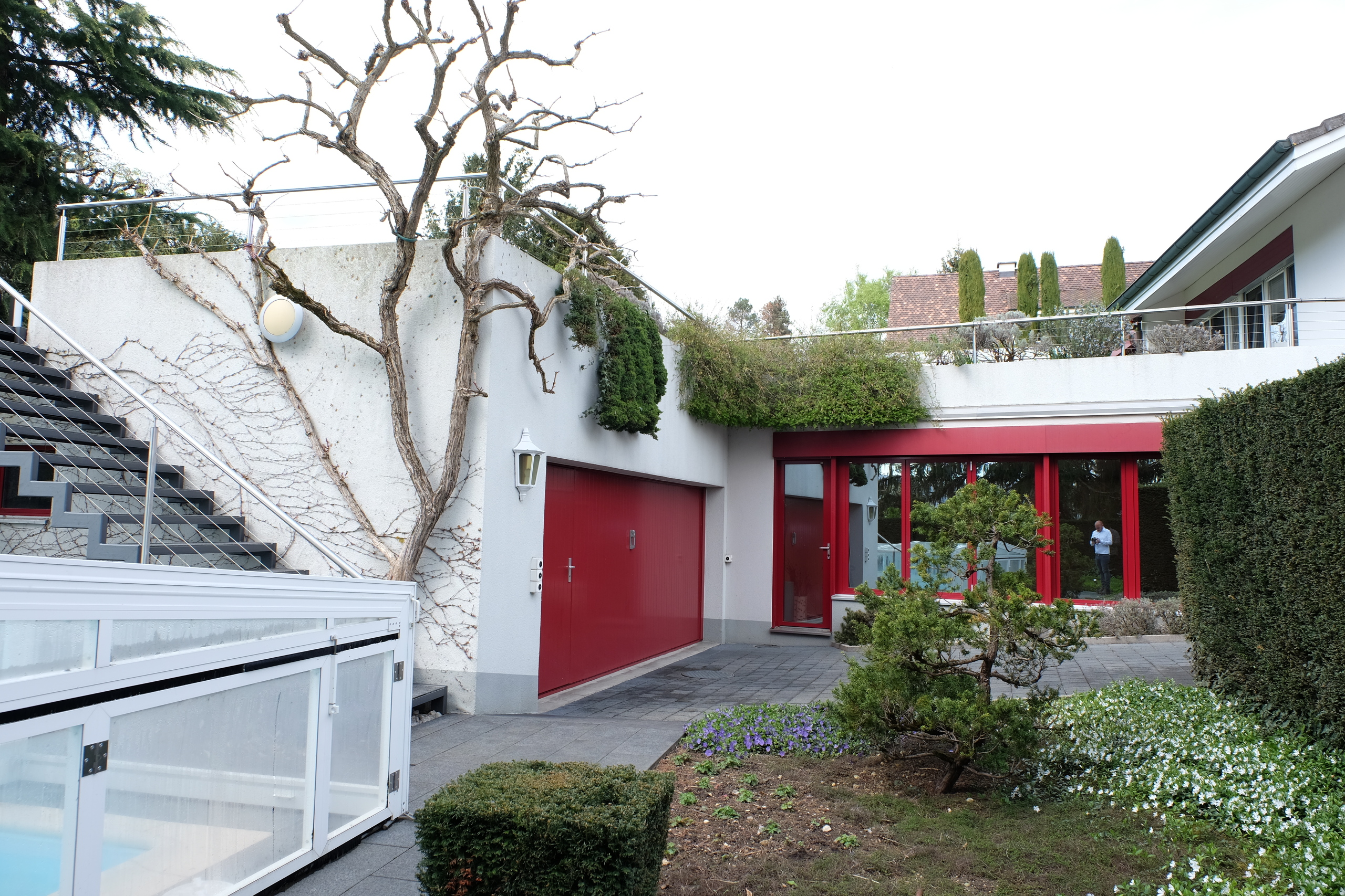 Blick auf Garage, Treppe und Wellnesszugang Blick auf Garage, Treppe und Wellnesszugang