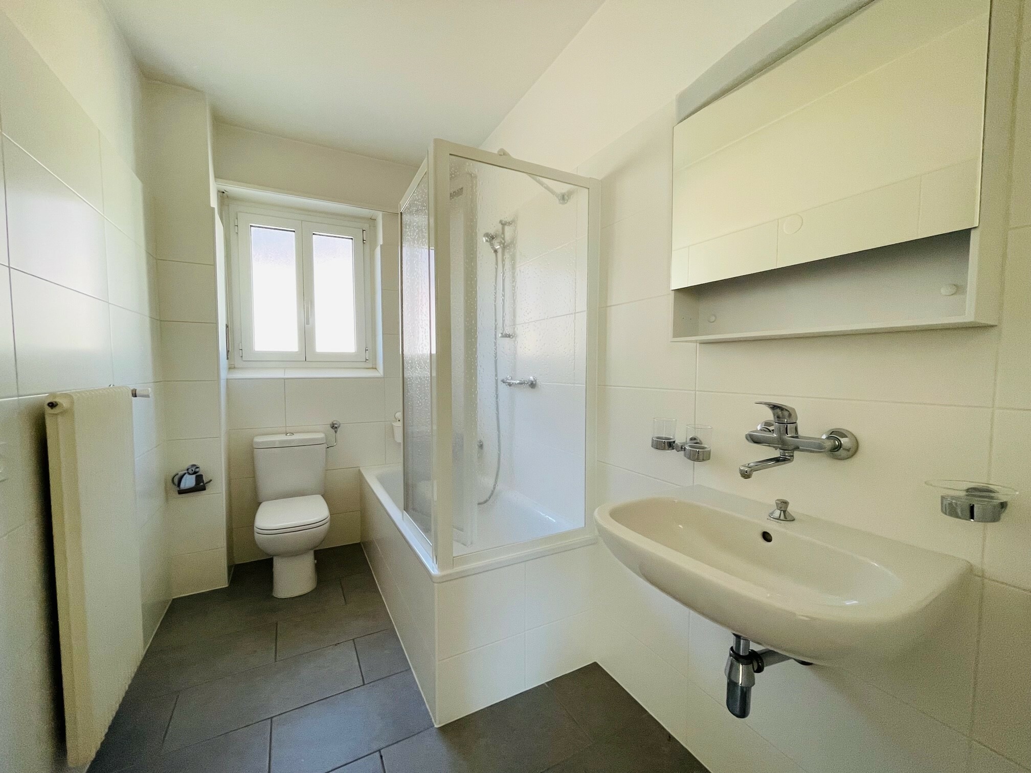 3.OG 4-Zimmer Wohnung Via Gottardo 54 Badezimmer 3.OG 4-Zimmer Wohnung Via Gottardo 54 Badezimmer