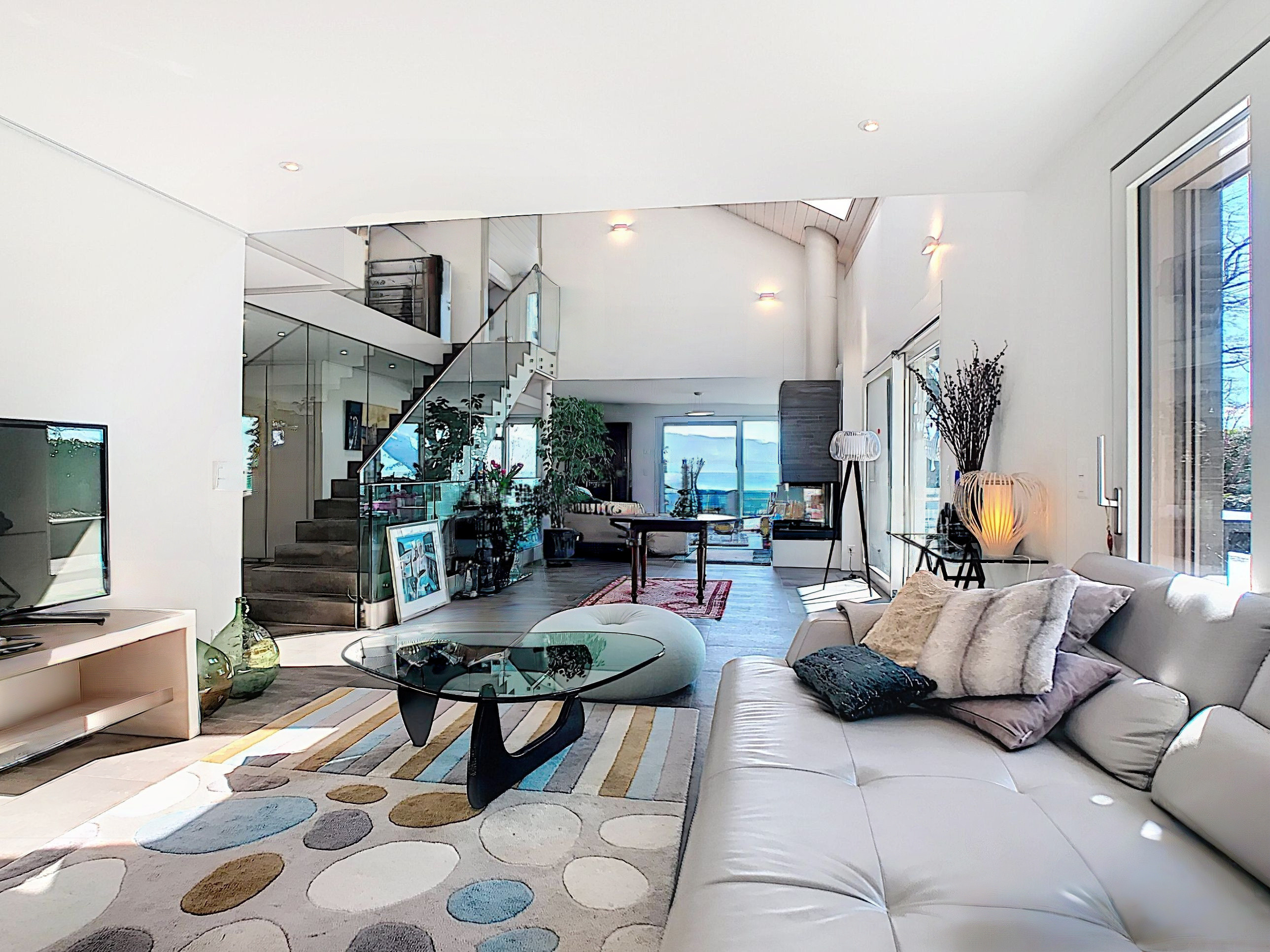 Pièce de vie avec cheminée