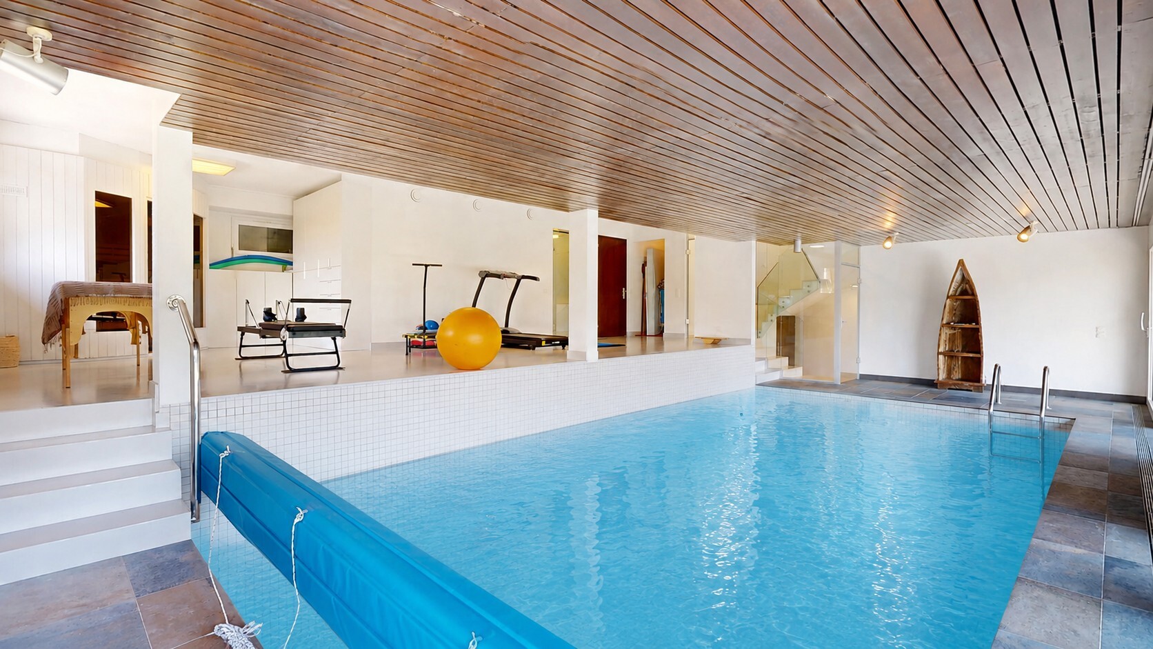 Schwimmhalle Schwimmhalle