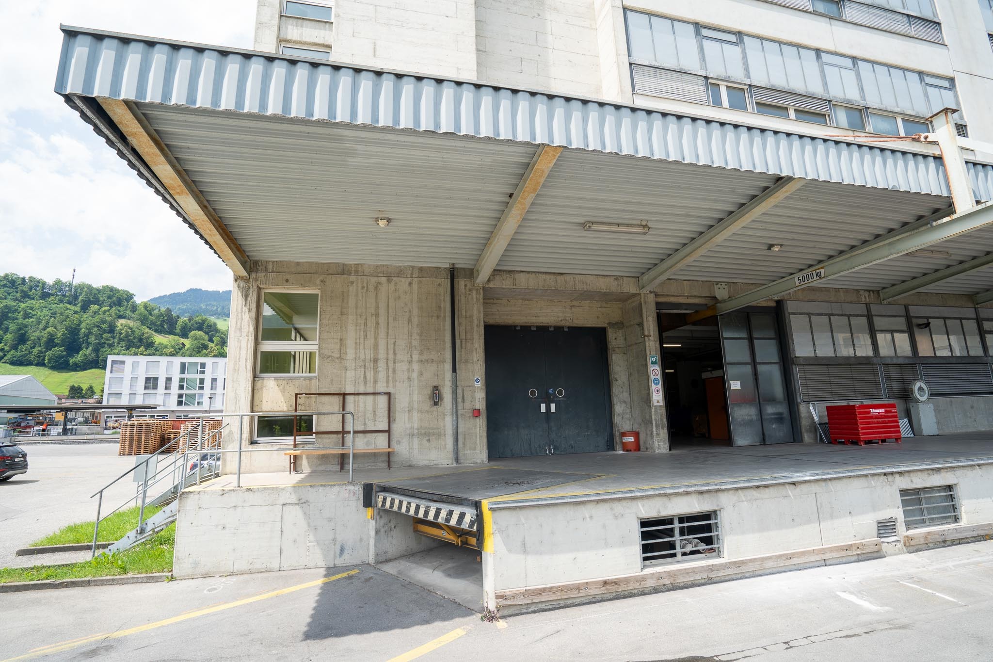 Rampe mit Hublift Rampe mit Hublift