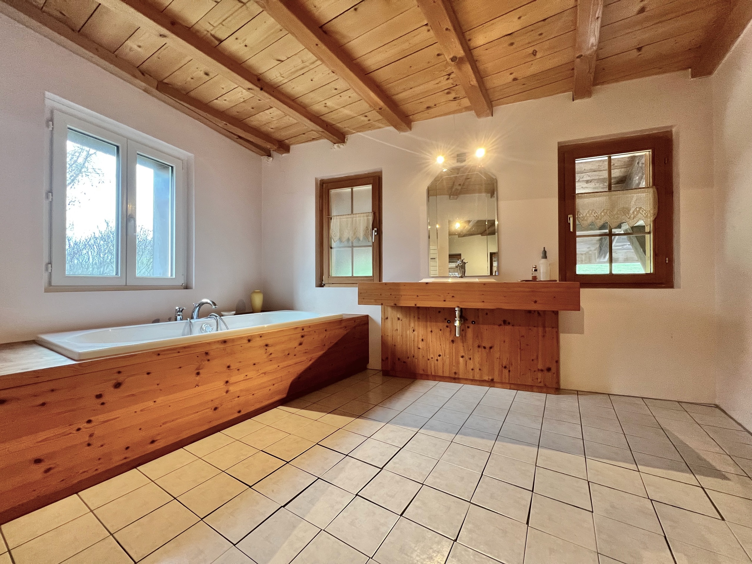 Interior view 4