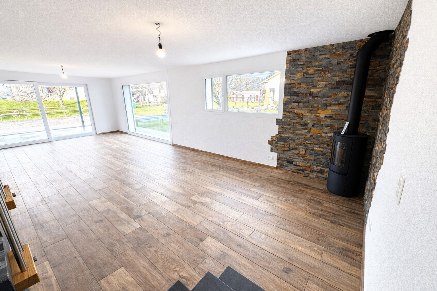 Salon avec espace salle à manger