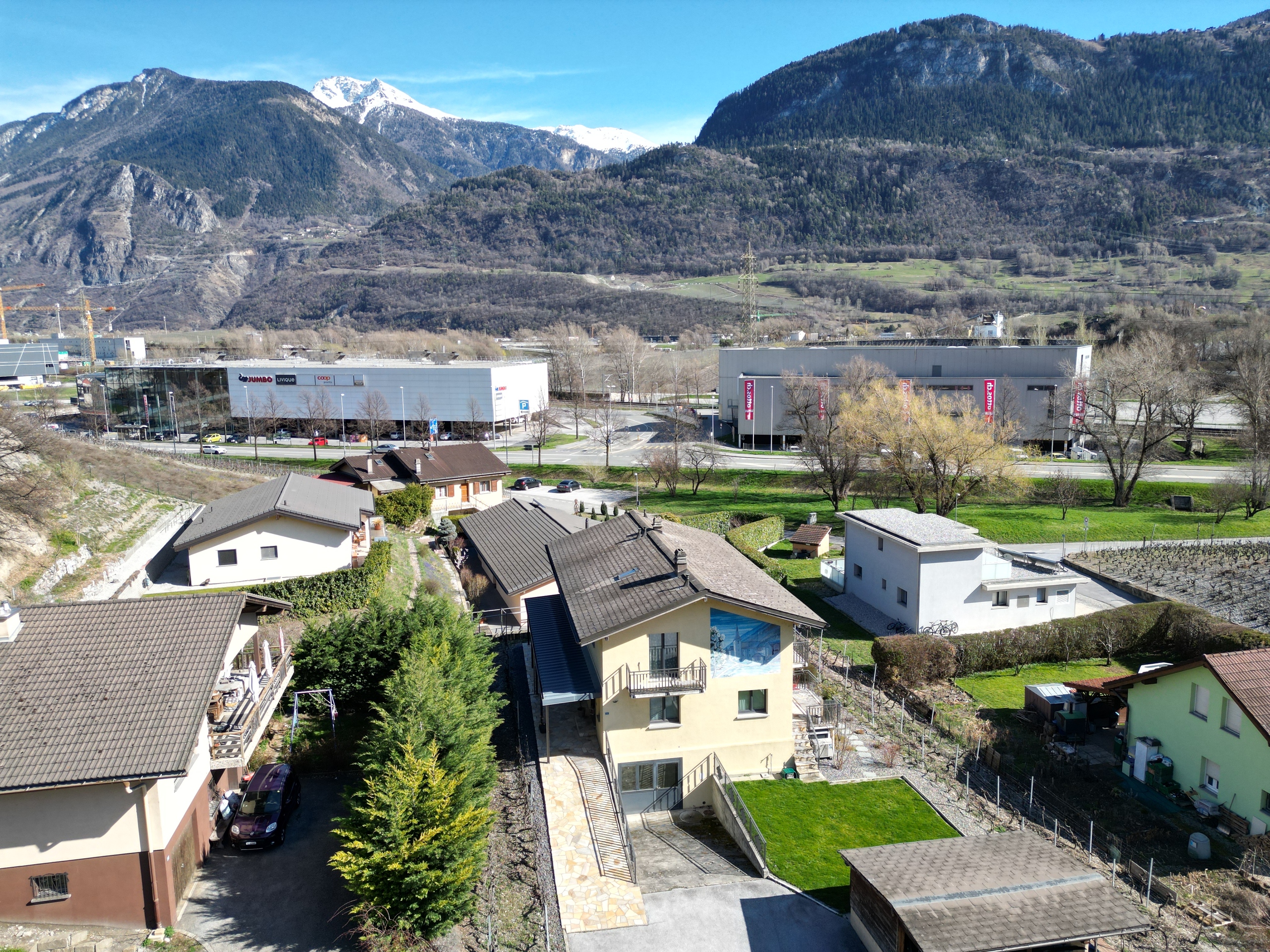 Photo 1