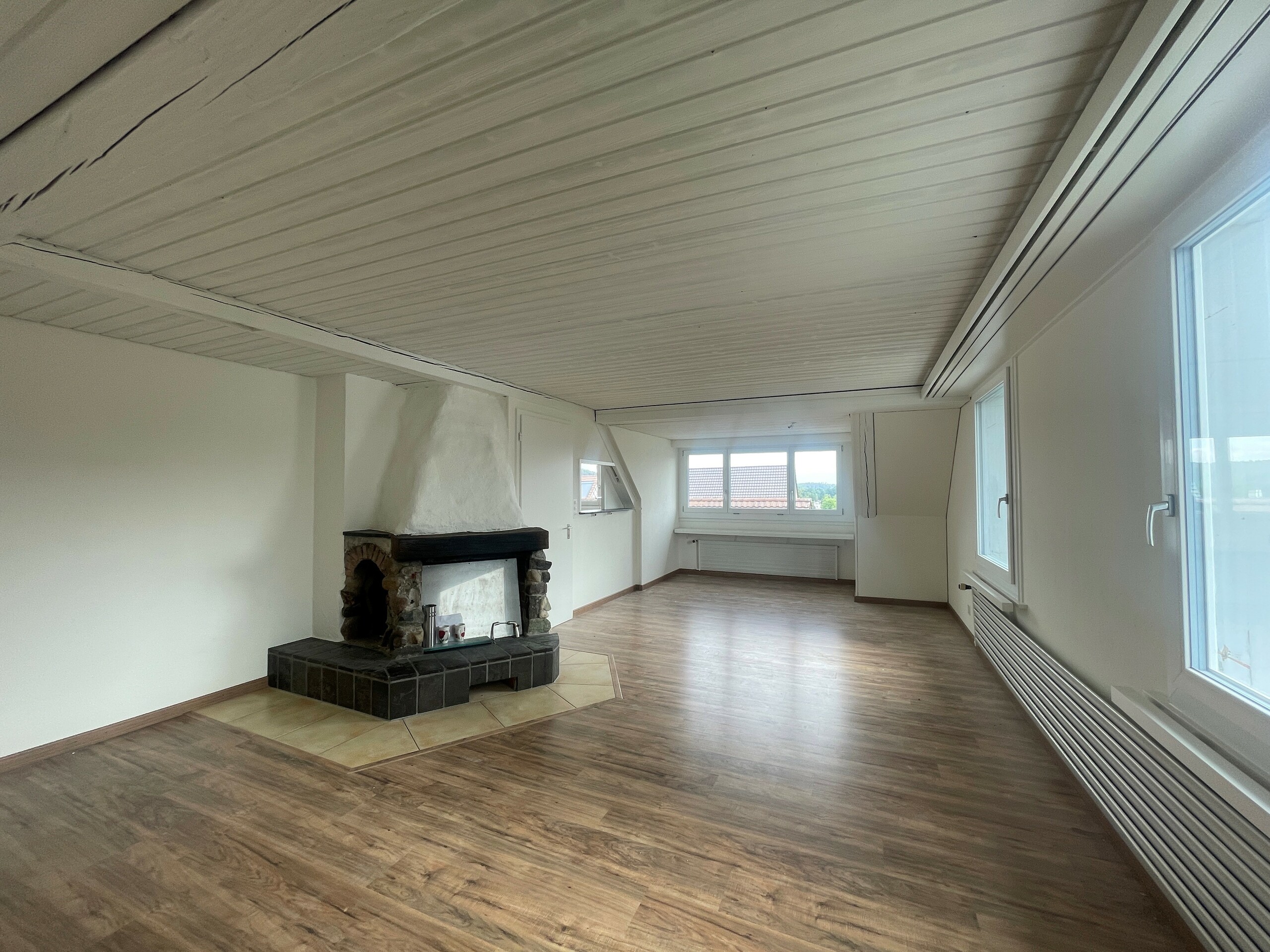 Wohnzimmer mit Kamin
