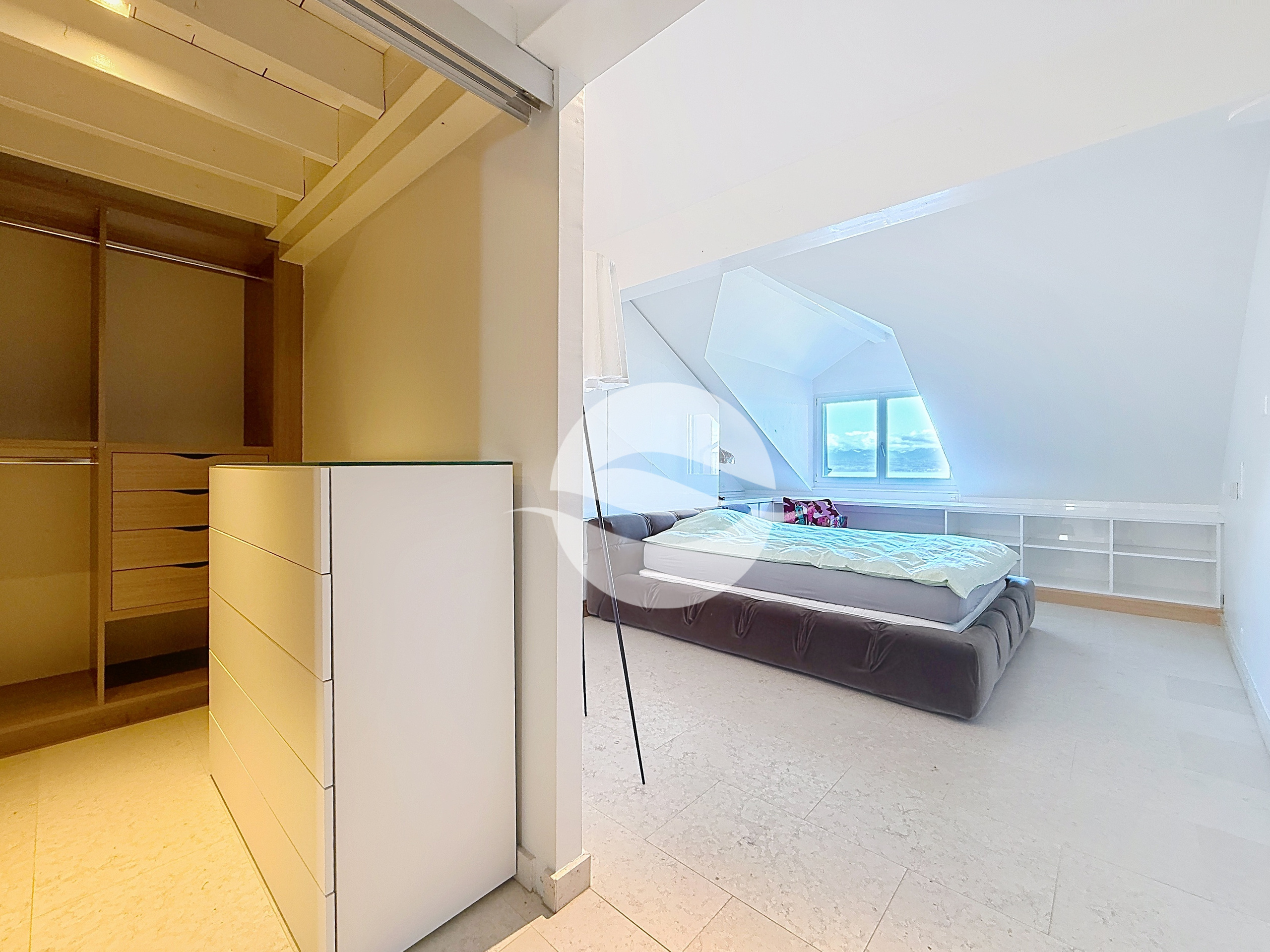 Chambre parentale avec dressing et salle d'eau privée
