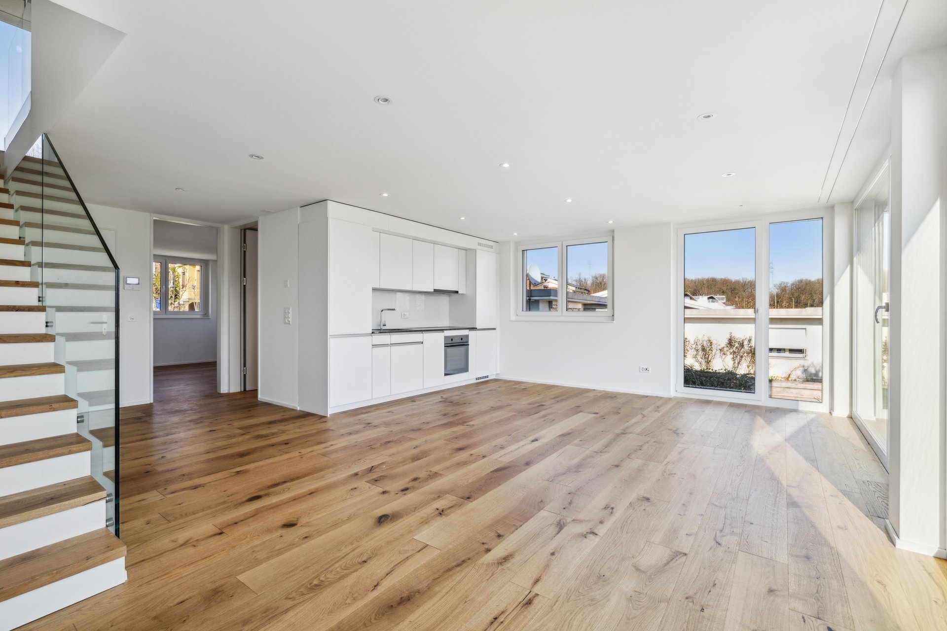 Küche mit Wohnung und Esszimmer Küche mit Wohnung und Esszimmer