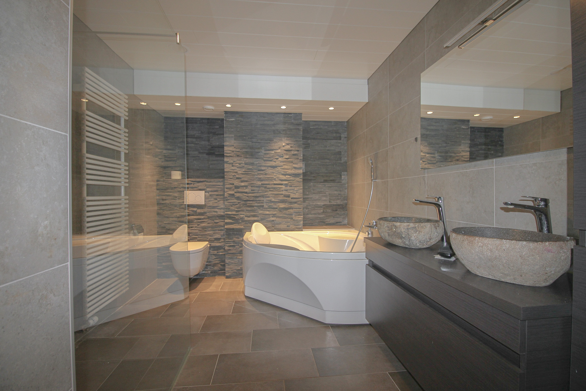 Salle de bains au 1er niveau