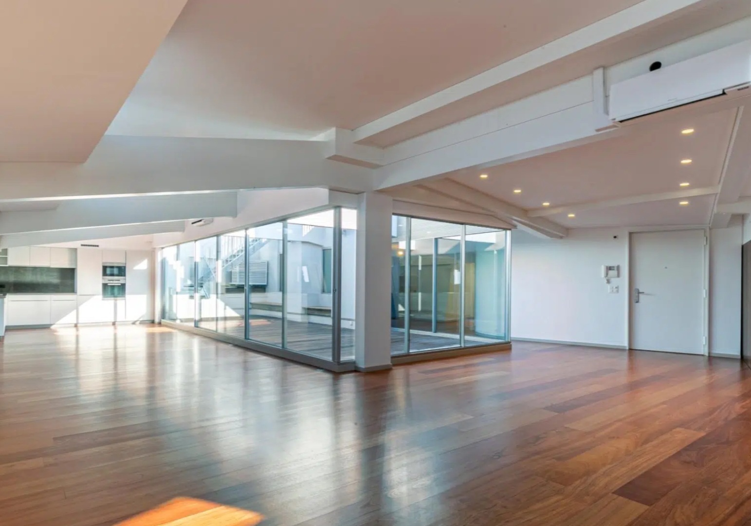 Interior view 4