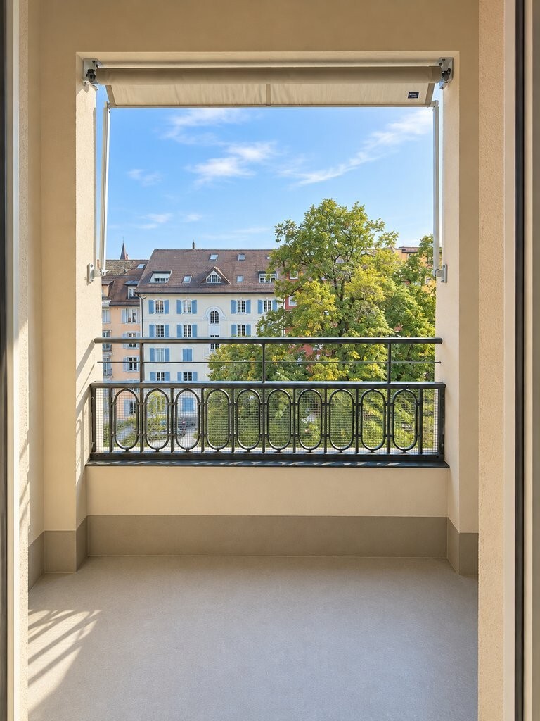 Nouveau 1 / 10 Appartement Appartement de 4.5 pièces en location à Lausanne - 80 m² CHF 2'440.-/mois + ch. Avenue Floréal 14, 1006 Lausanne 5ème étage 16.11.2026 Magnifique appartement de 4.5 pièces - Quartier sous-gare Sous-gare, les demeures Belle Epoque de la ville dégagent un charme fou. Commerce et bonne tables chouchoutent les habitants et habitués du quartier. Très apprécié des connaisseurs, le Café de Grancy deviendra aussi votre adresse favorite ! L'appartement se compose comme suit : - Spacieux hall d'entrée - Cuisine agencée et fermée, avec balcon - Séjour lumineux - 3 chambres à coucher - Salle de bains - WC séparé - Balcon Alors, serez-vous bientôt des nôtres ? Pour toute information complémentaire sur ce bien ou pour organiser une visite, nous vous invitons à remplir le formulaire de contact.