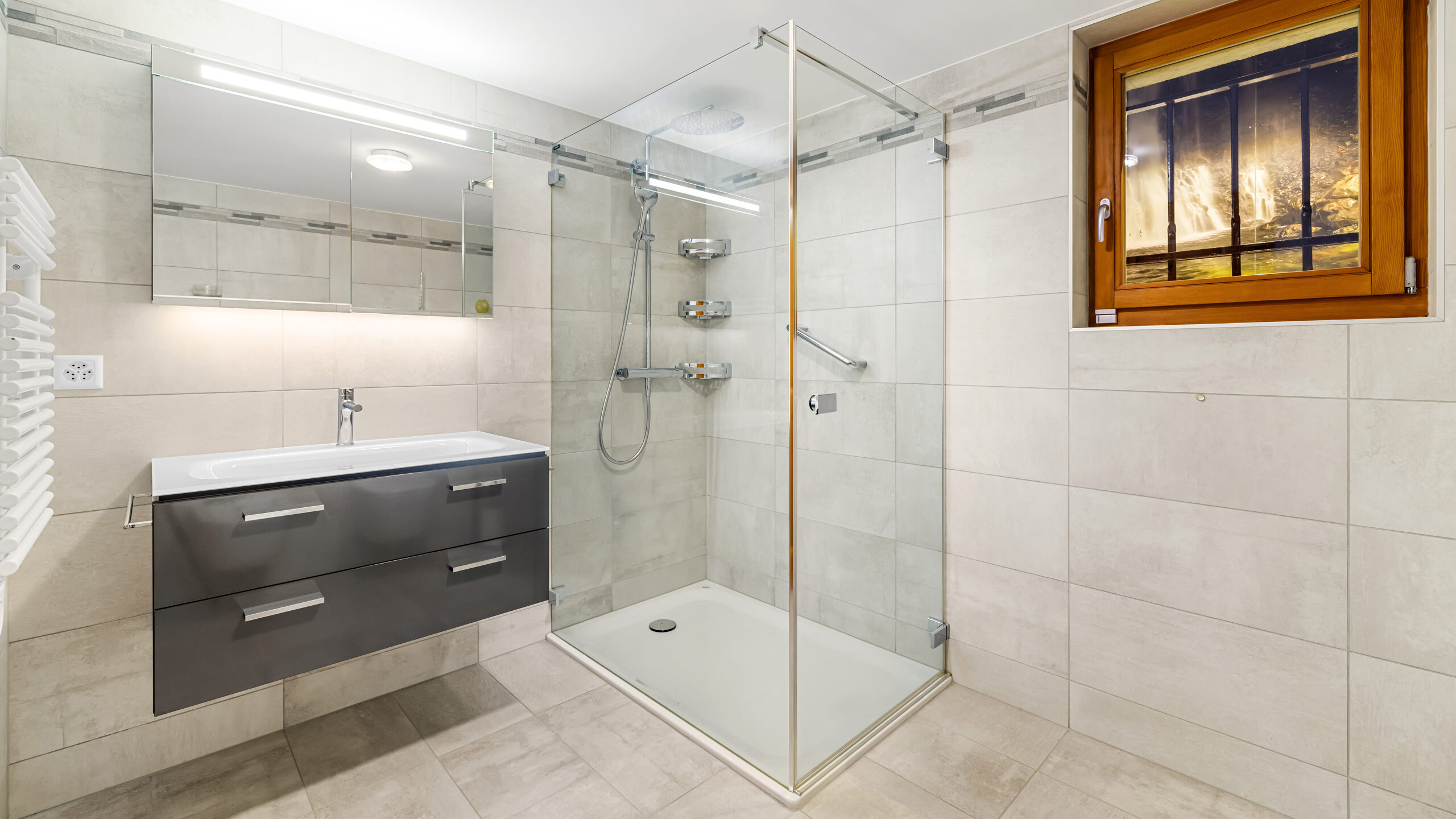 Salle de douche séparée - Vue 1 Salle de douche séparée - Vue 1