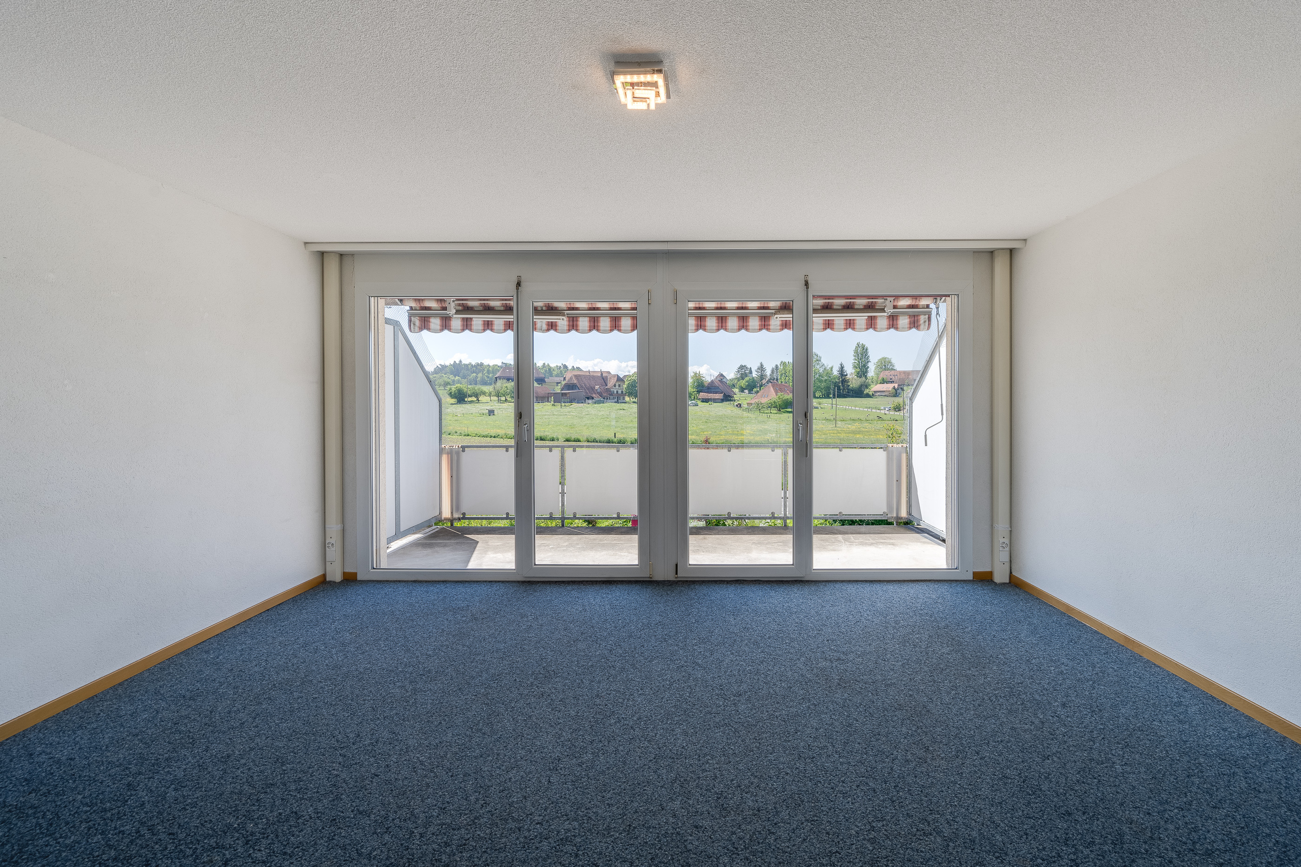 ZIMMER MIT BALKON 1. OG