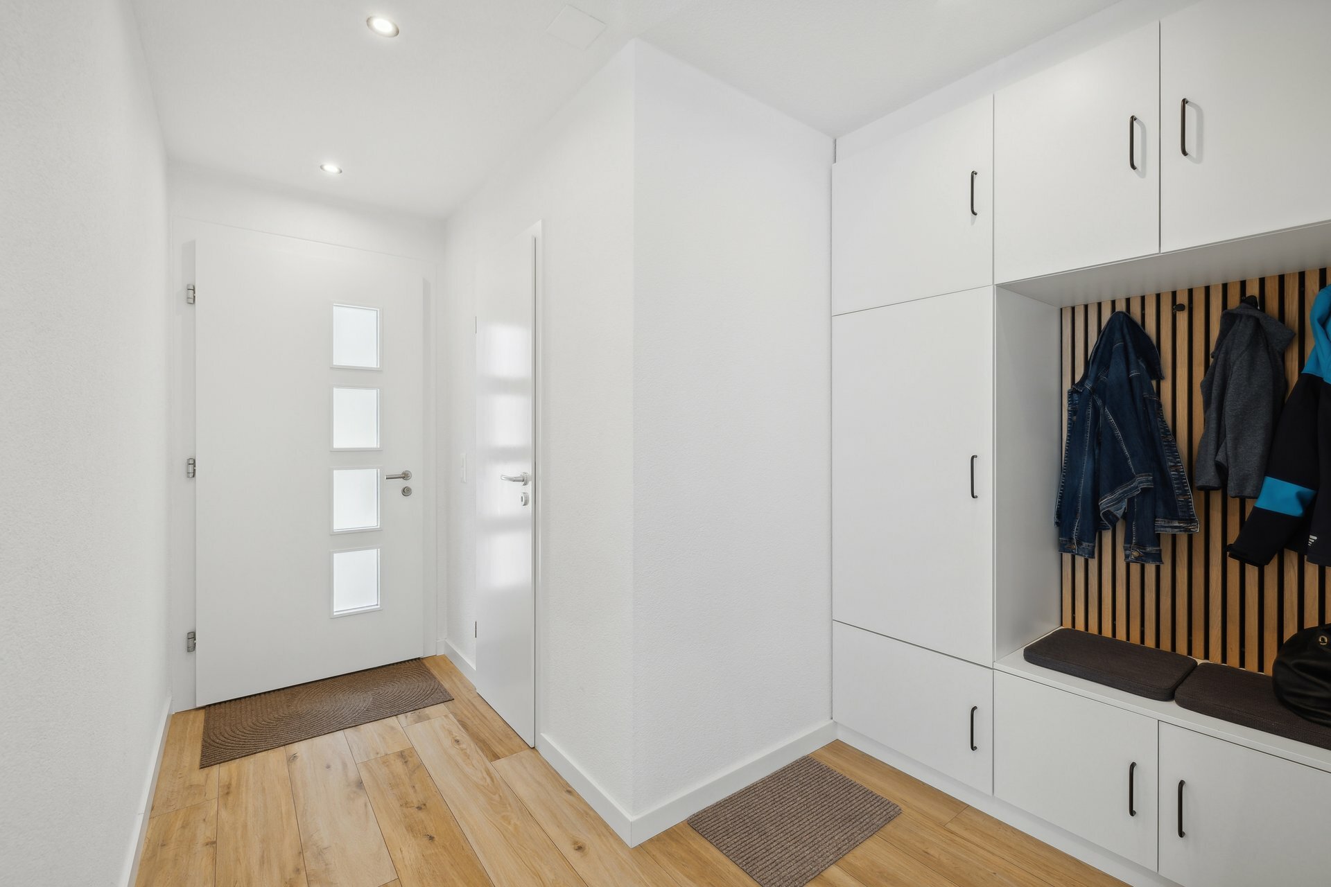 Eingangsbereich mit Einbauschränken Eingangsbereich mit Einbauschränken