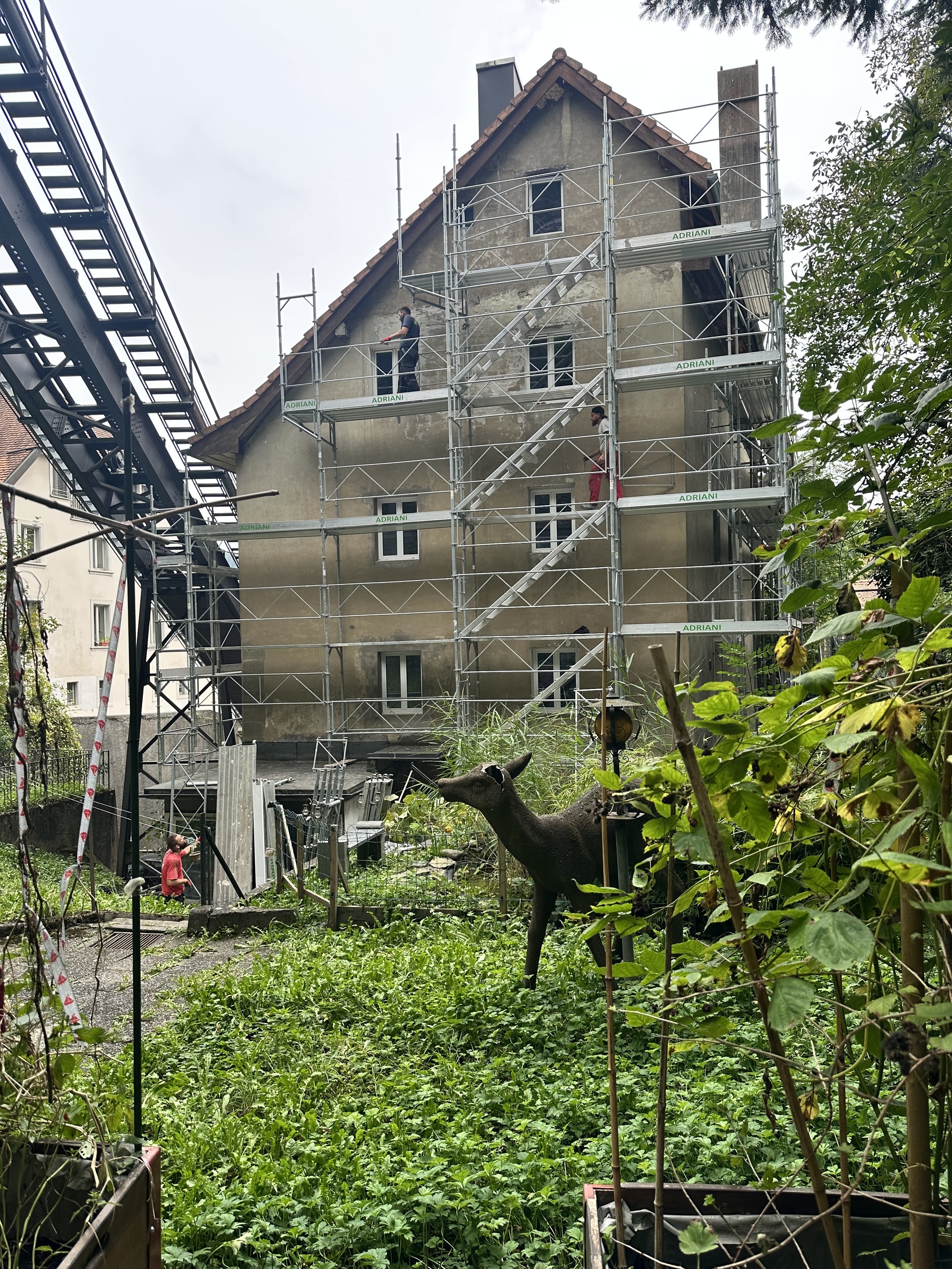 Travaux de façades en cours Travaux de façades en cours