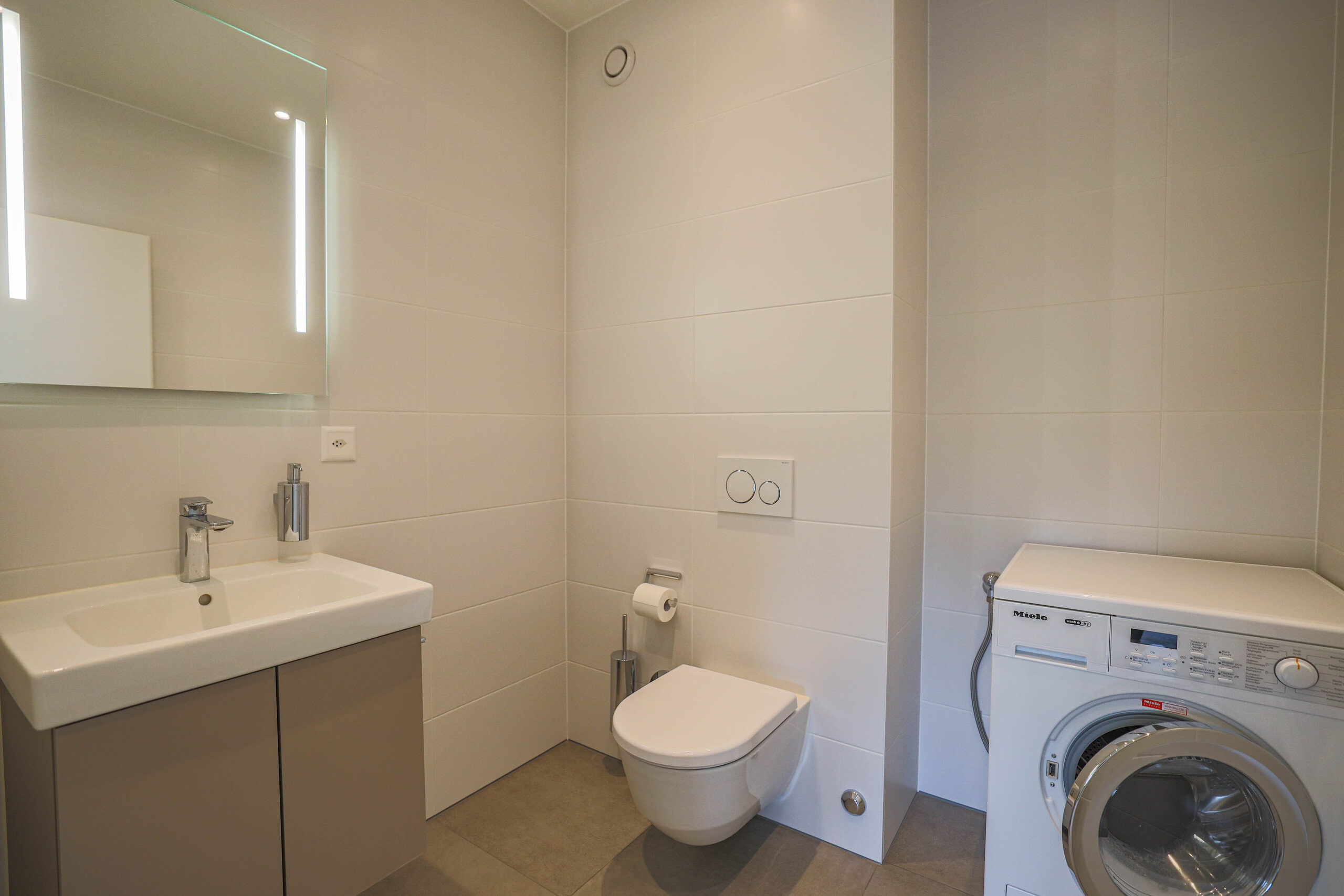 Interior view 4