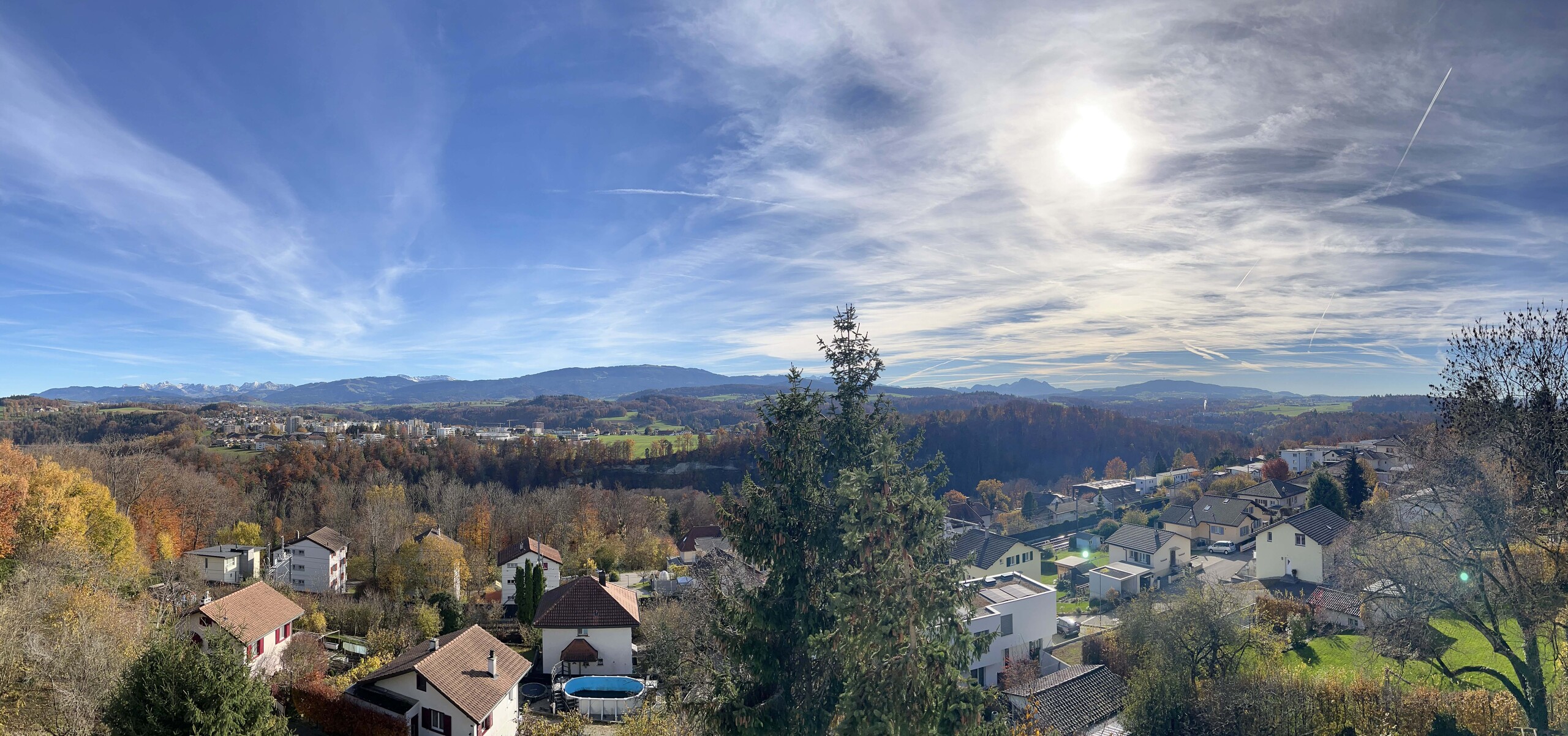 Vue panoramique sur Gantrisch, Schwyberg, Kaiseregg, Dent de Folliéran, Vanil Noir, Dent de Broc, Mont-Blanc, Dent de Lys, Le Moléson, Gibloux etc.