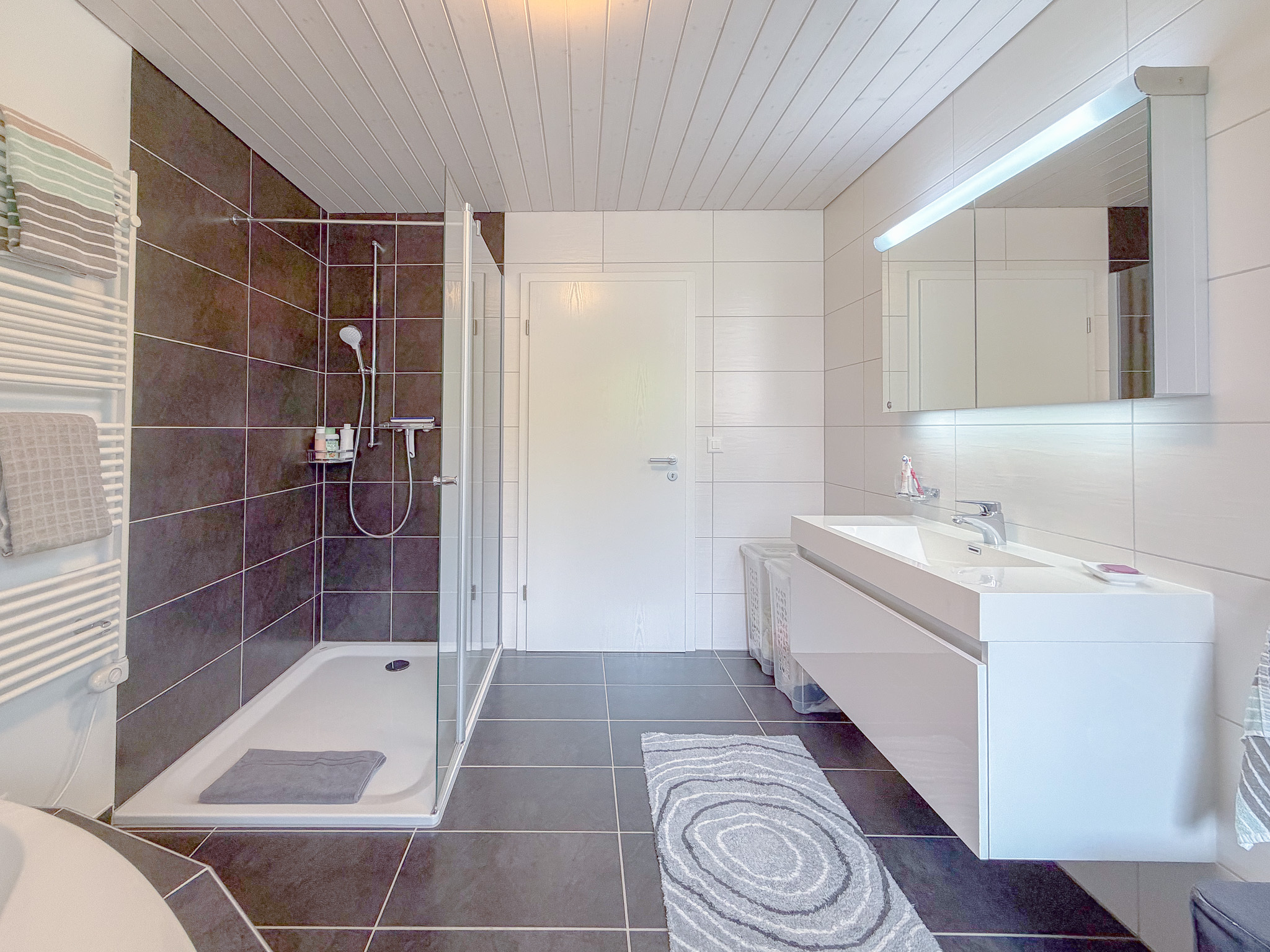 Salle d'eau au rez-de-chaussée Salle d'eau au rez-de-chaussée