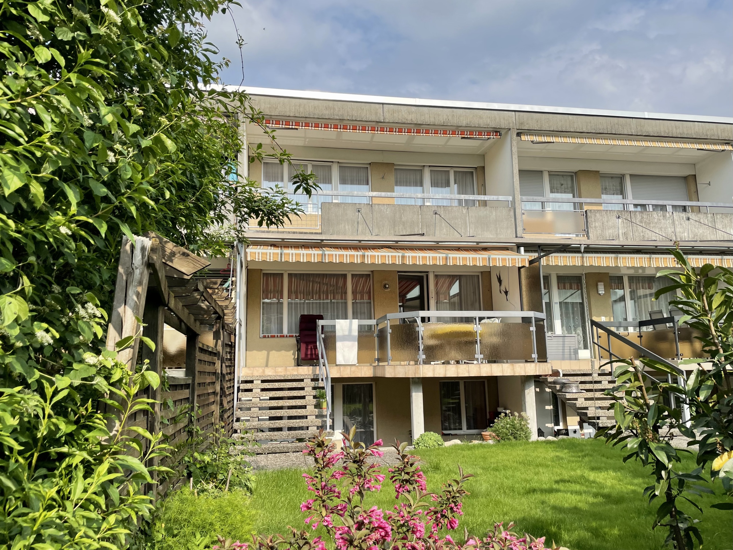 HAUSANSICHT WESTSEITIG