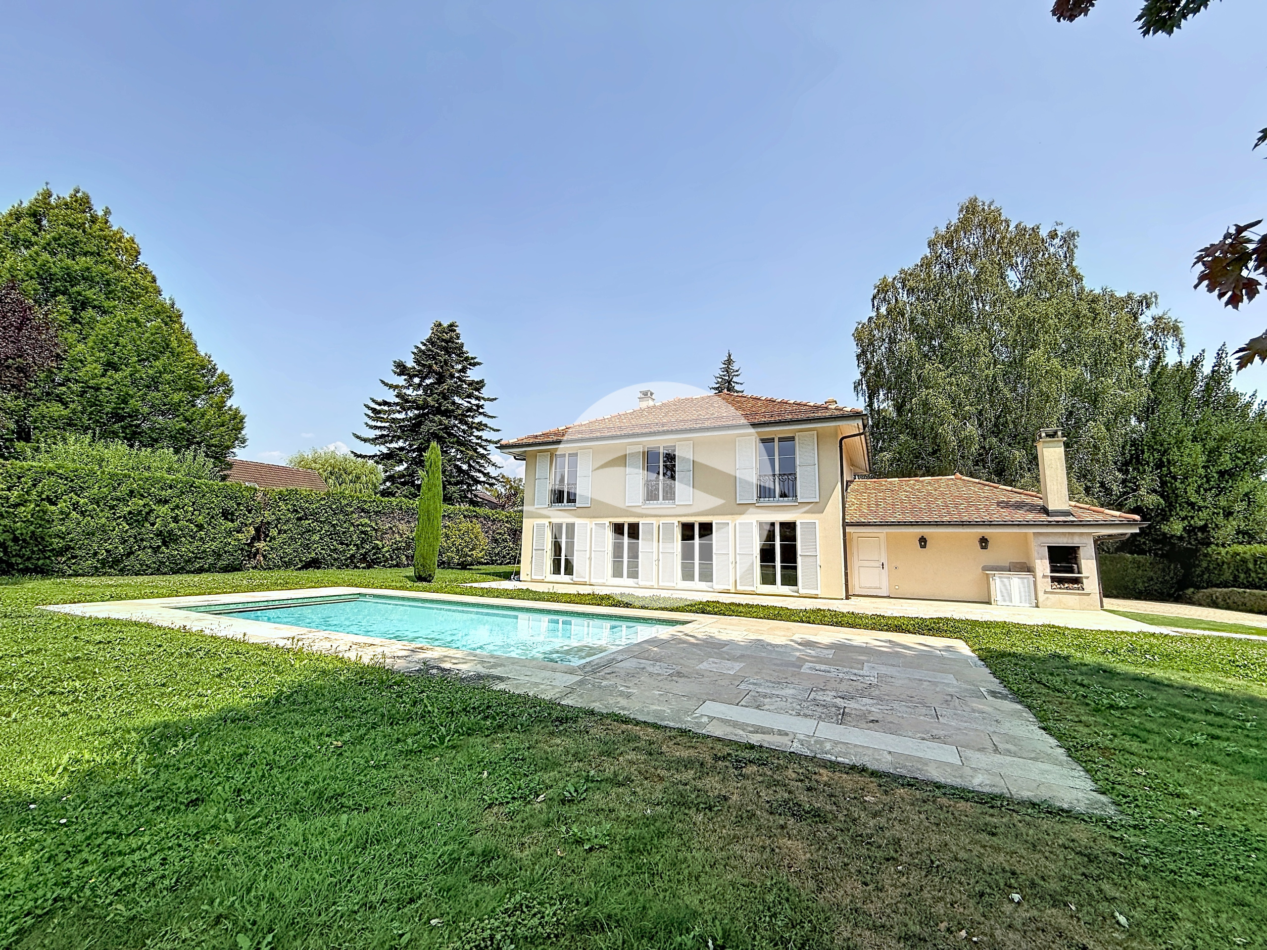 Extérieurs: Terrasse, jardin et piscine