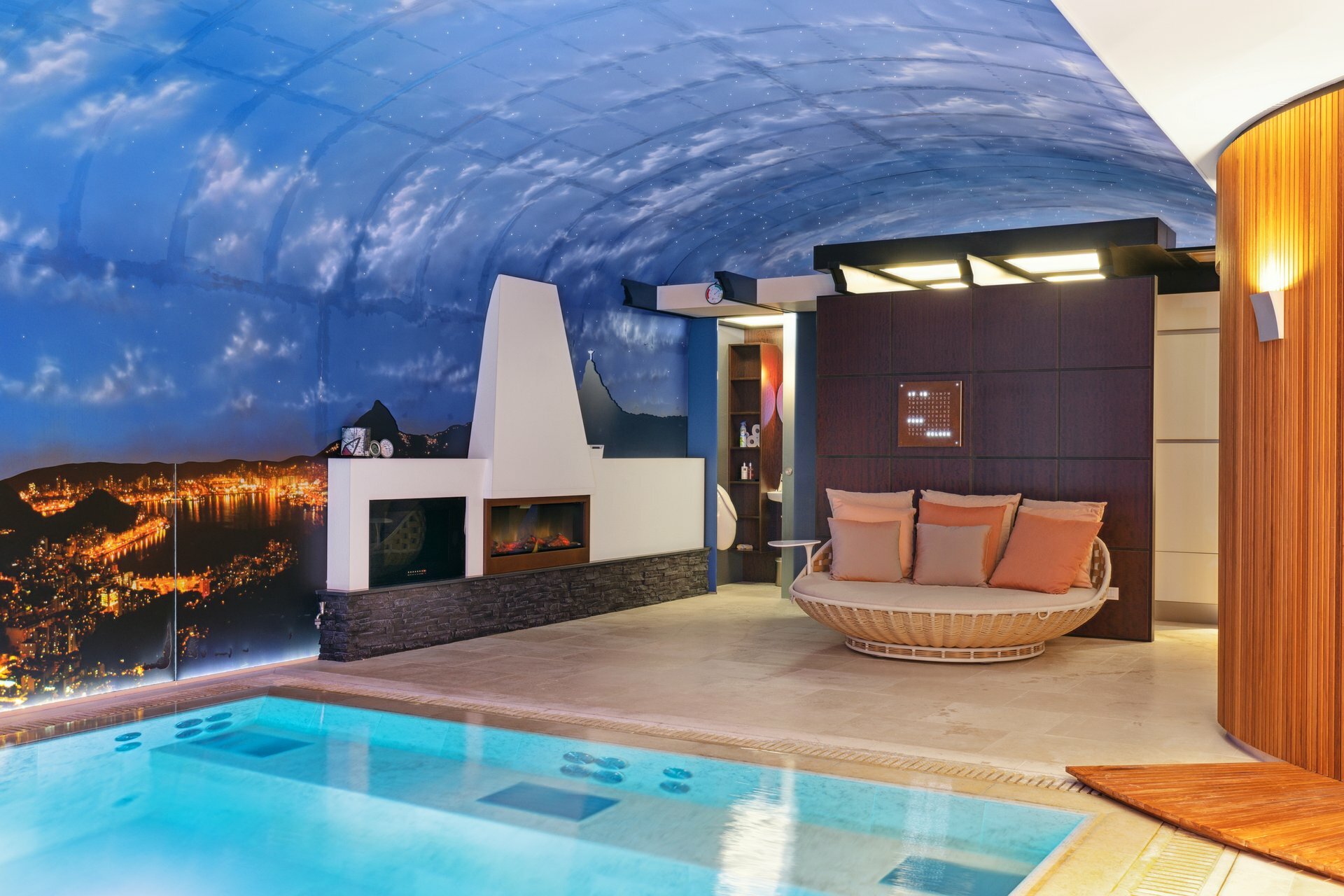 Coin détente dans piscine Coin détente dans piscine