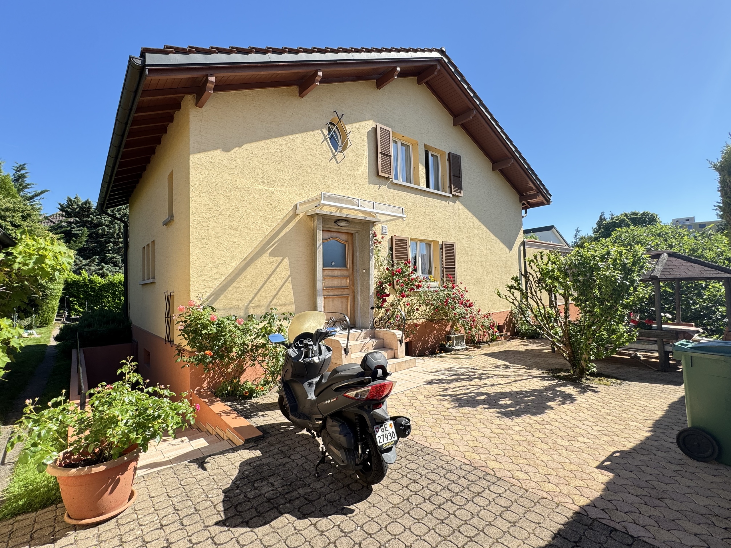 Exterior view 4