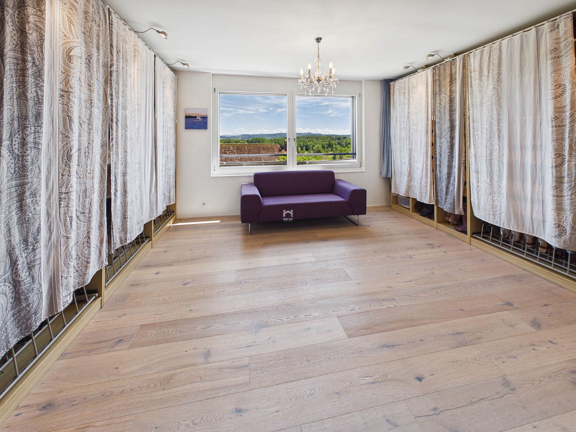 Ankleide / Zimmer  - Luxuriöse Ankleide mit Boutique-Charakter
