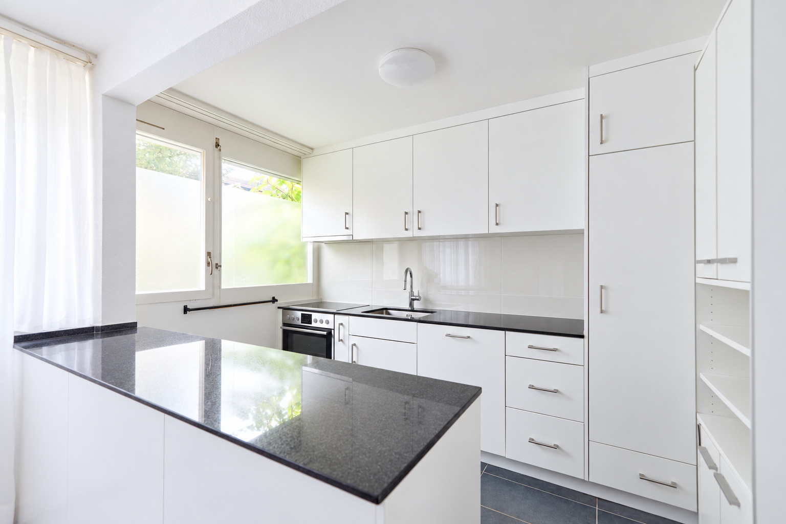 Interior view 4