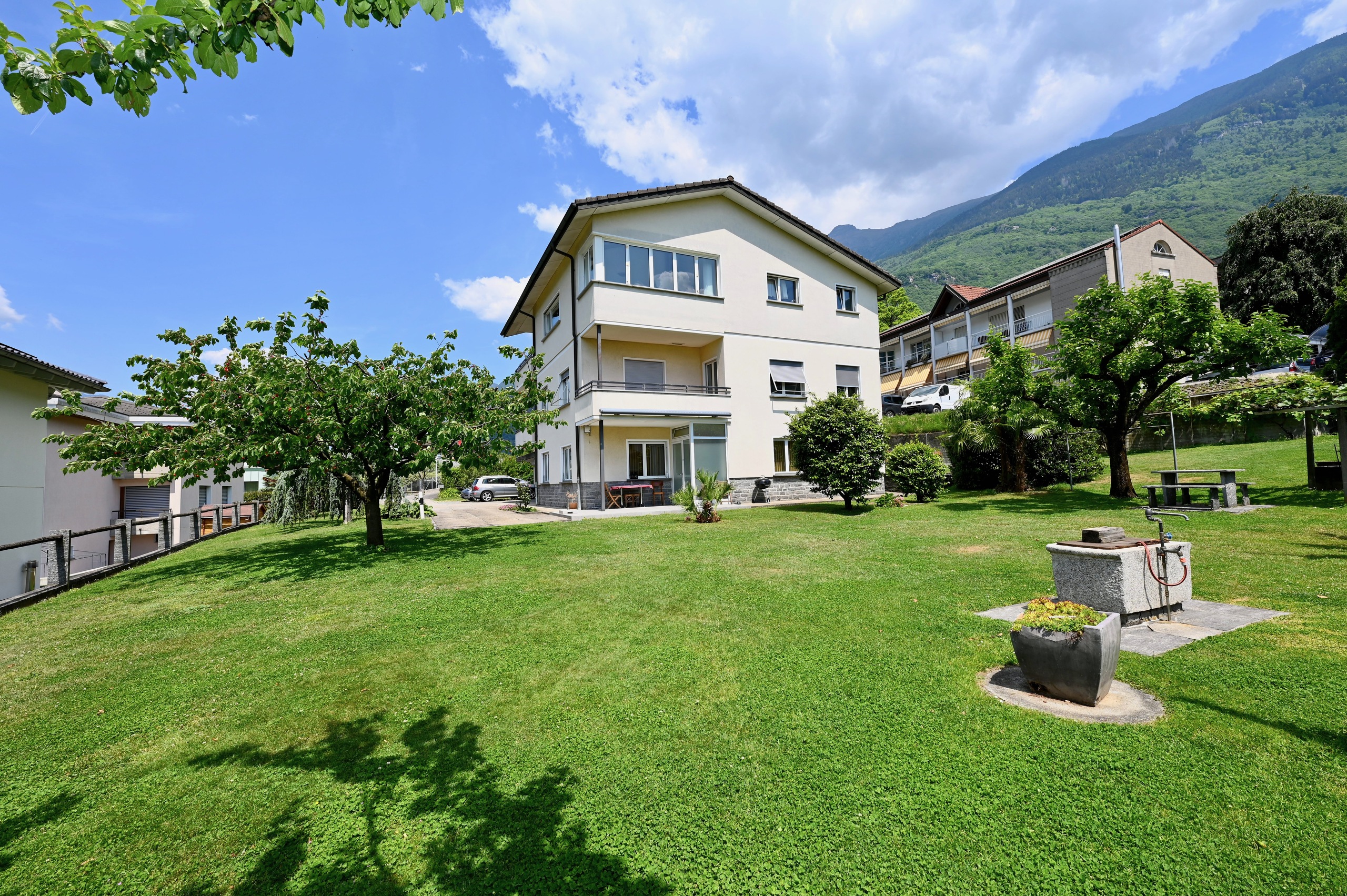 Exterior view 3