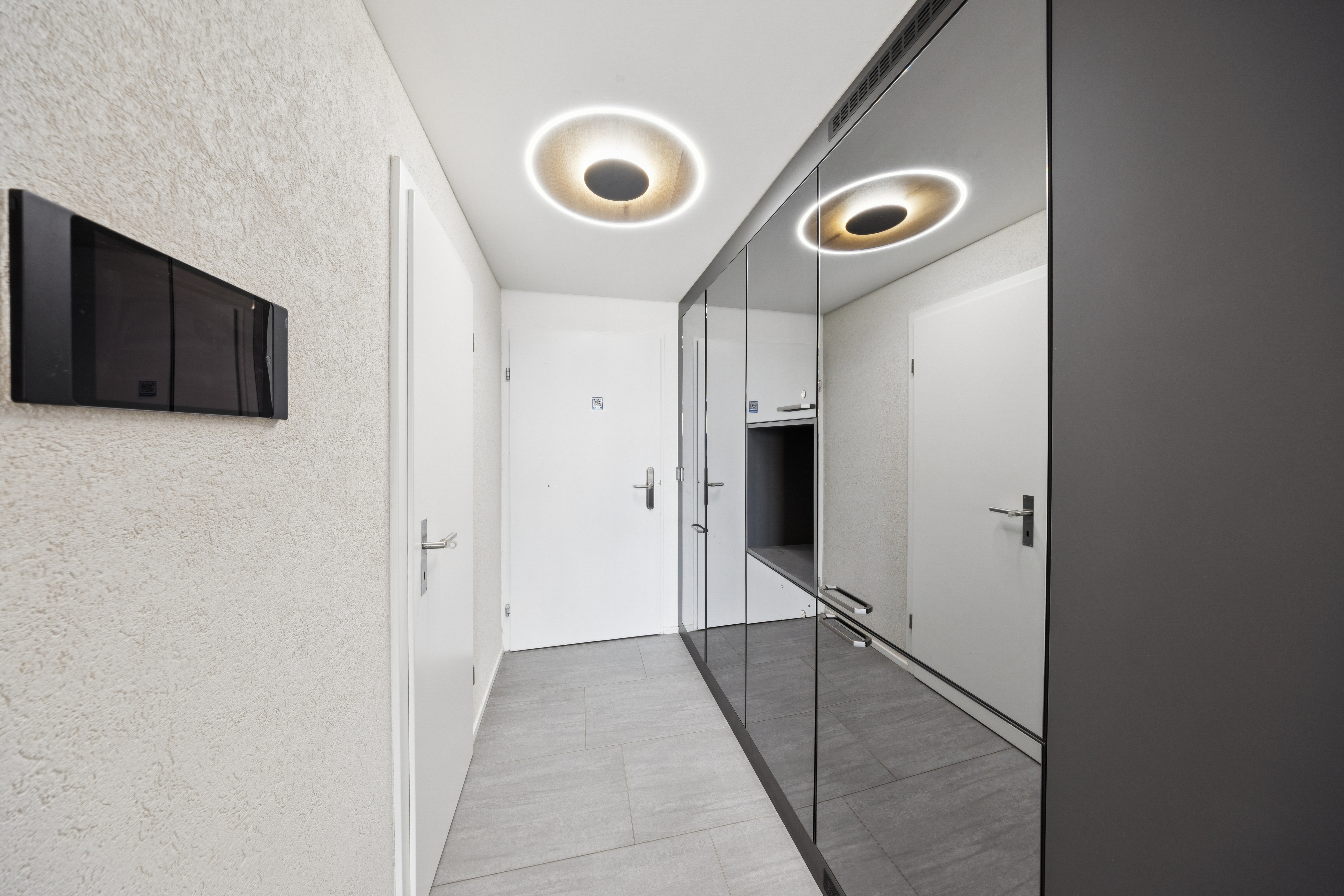 Armoire encastrée pratique pour les vêtements et les effets personnels