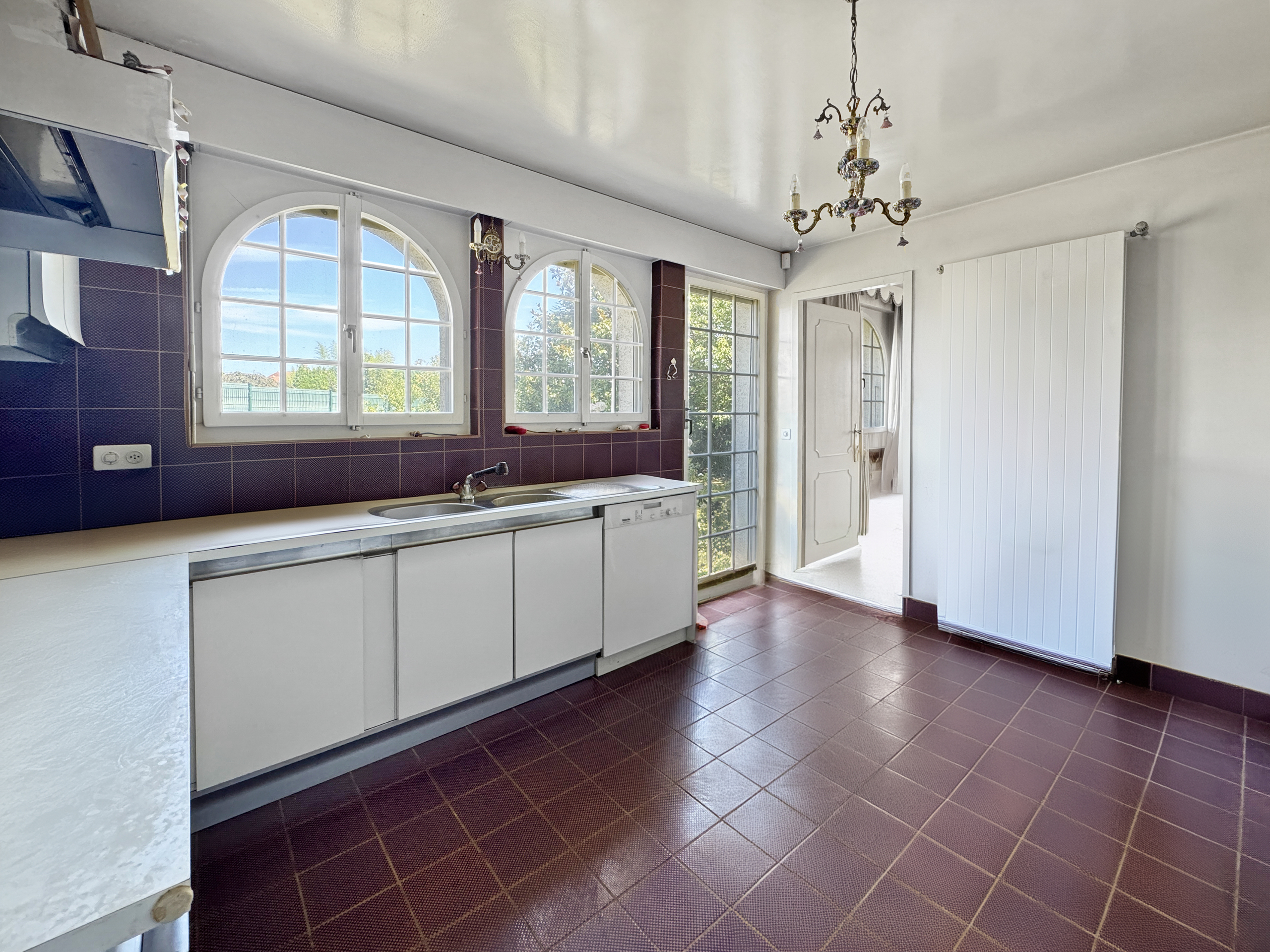 Cuisine avec un accès depuis l'extérieur 