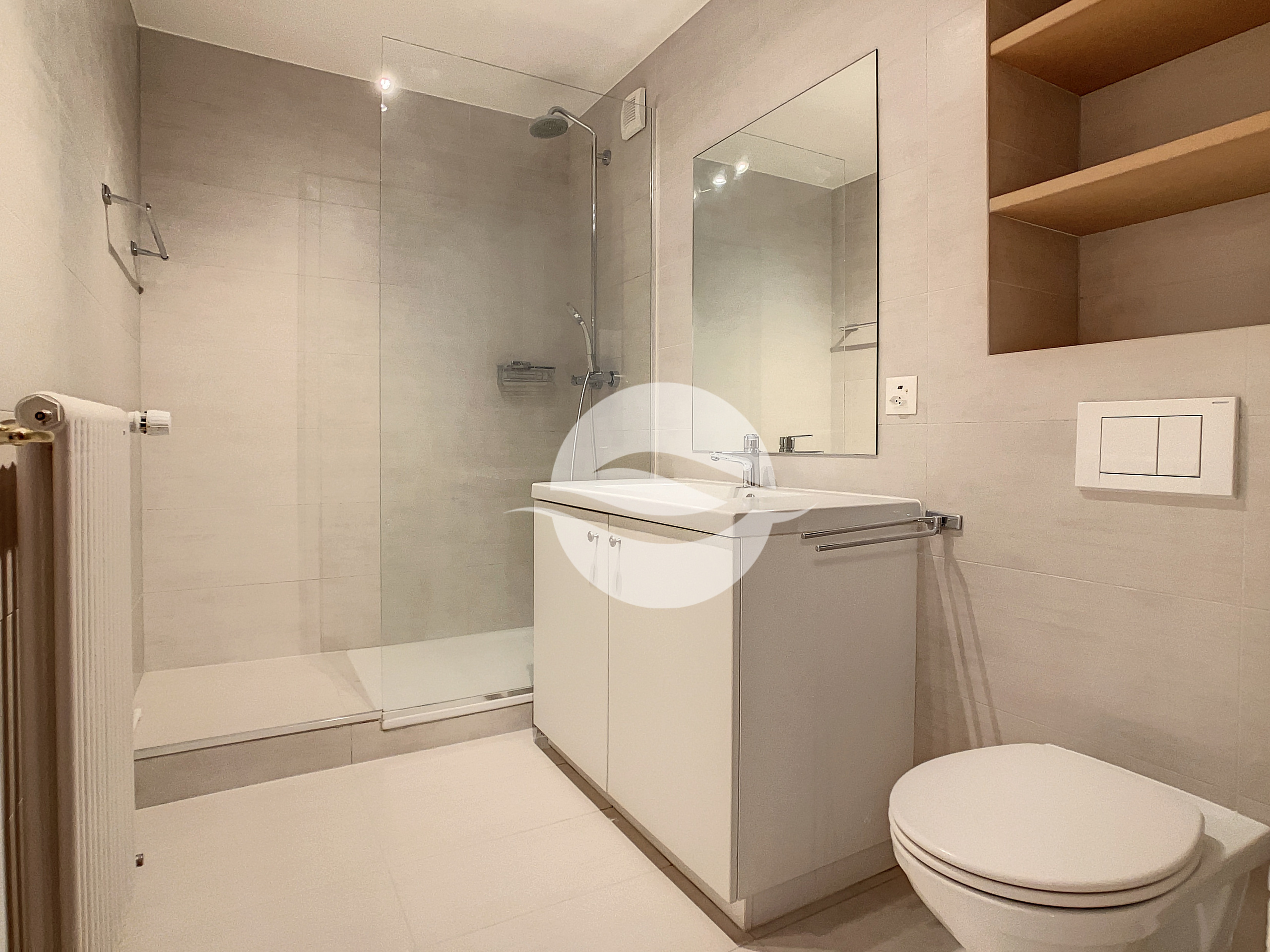 1er: Salle de douche 