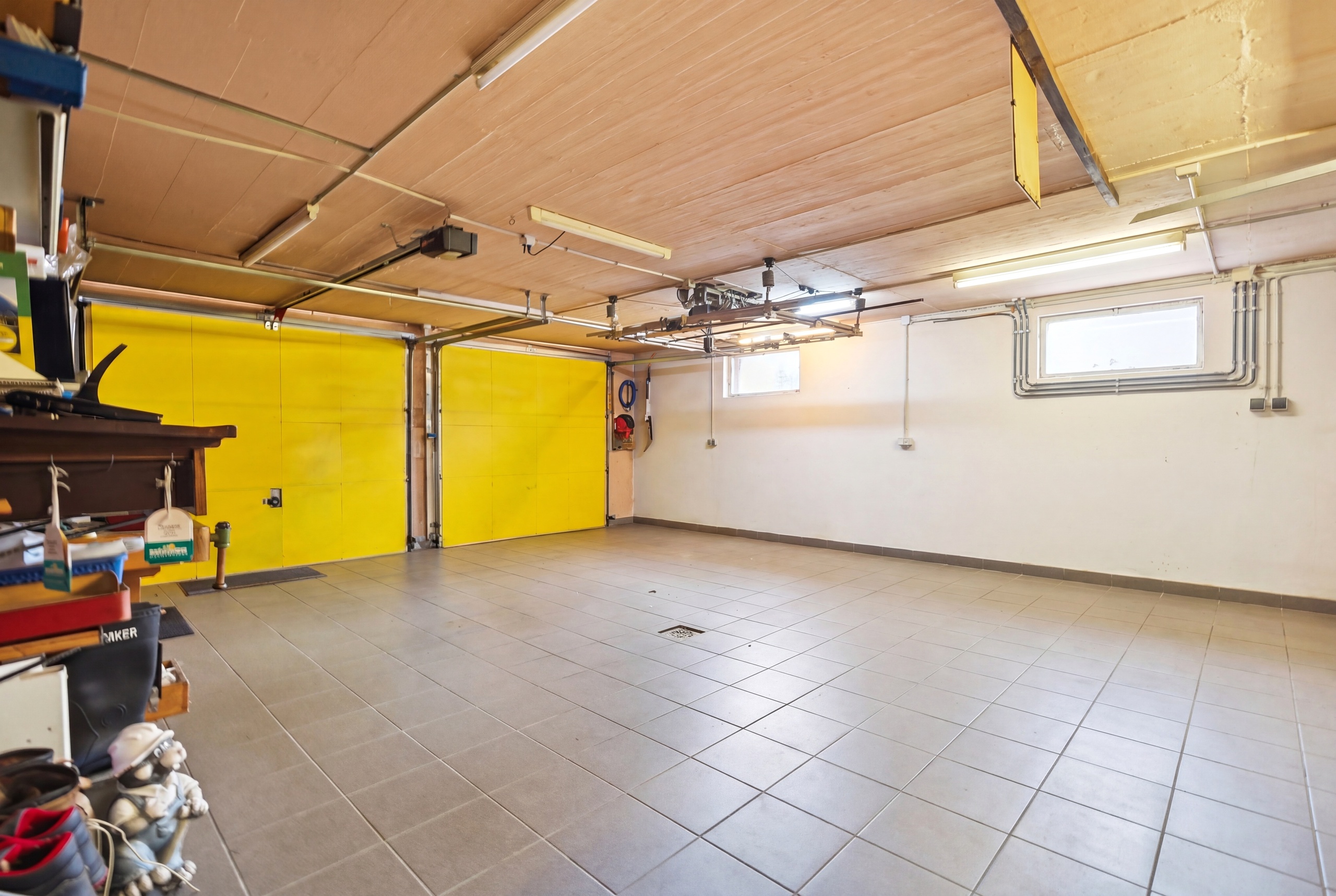 Interior view 28