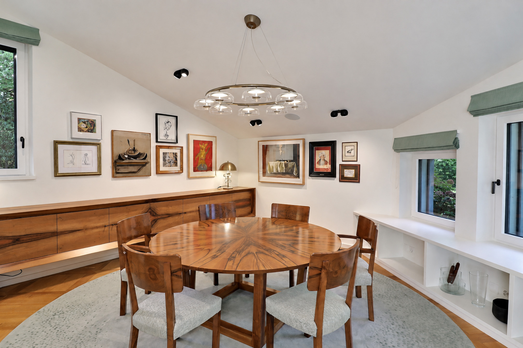 Interior view 9