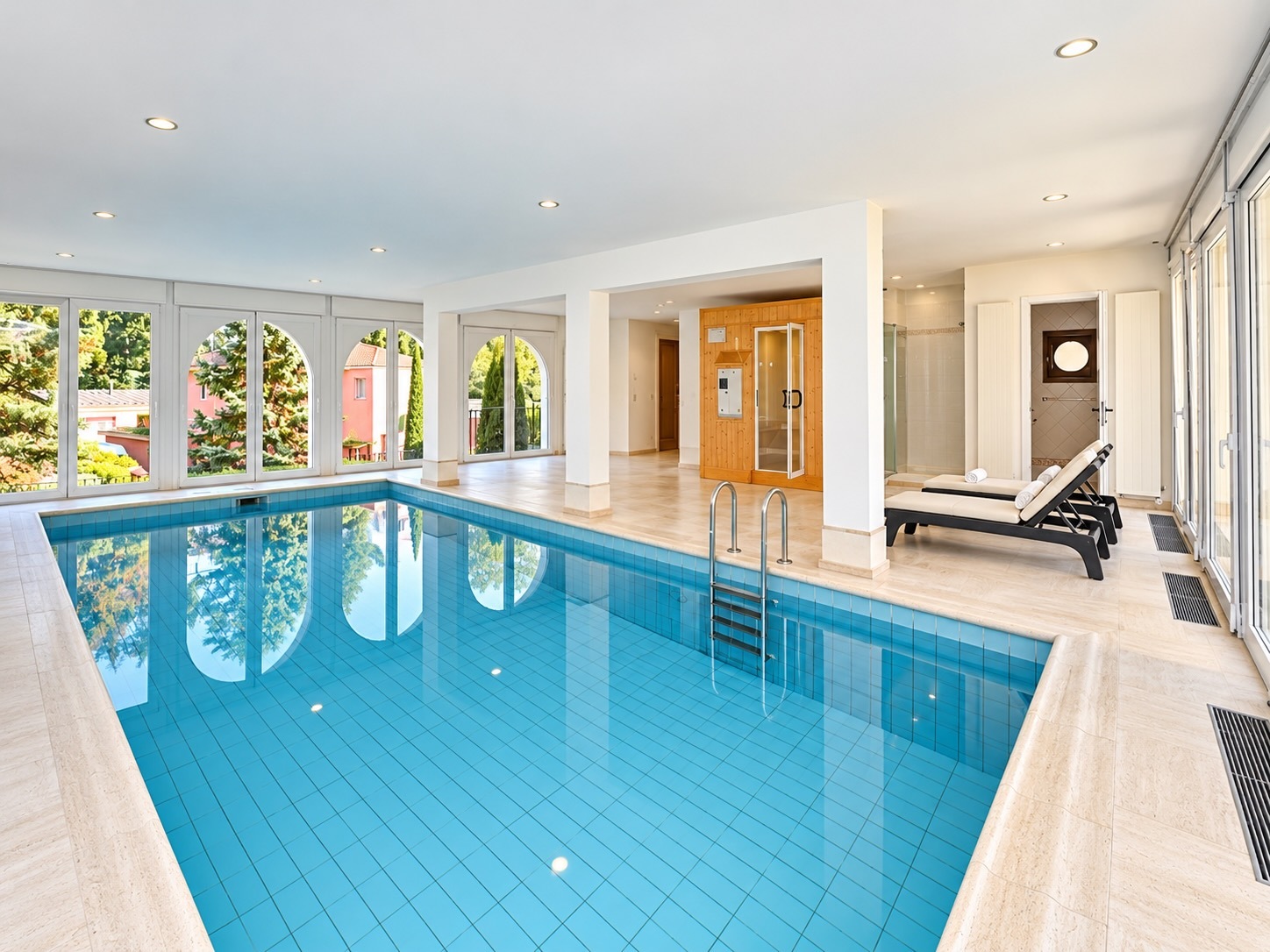Interior view 9