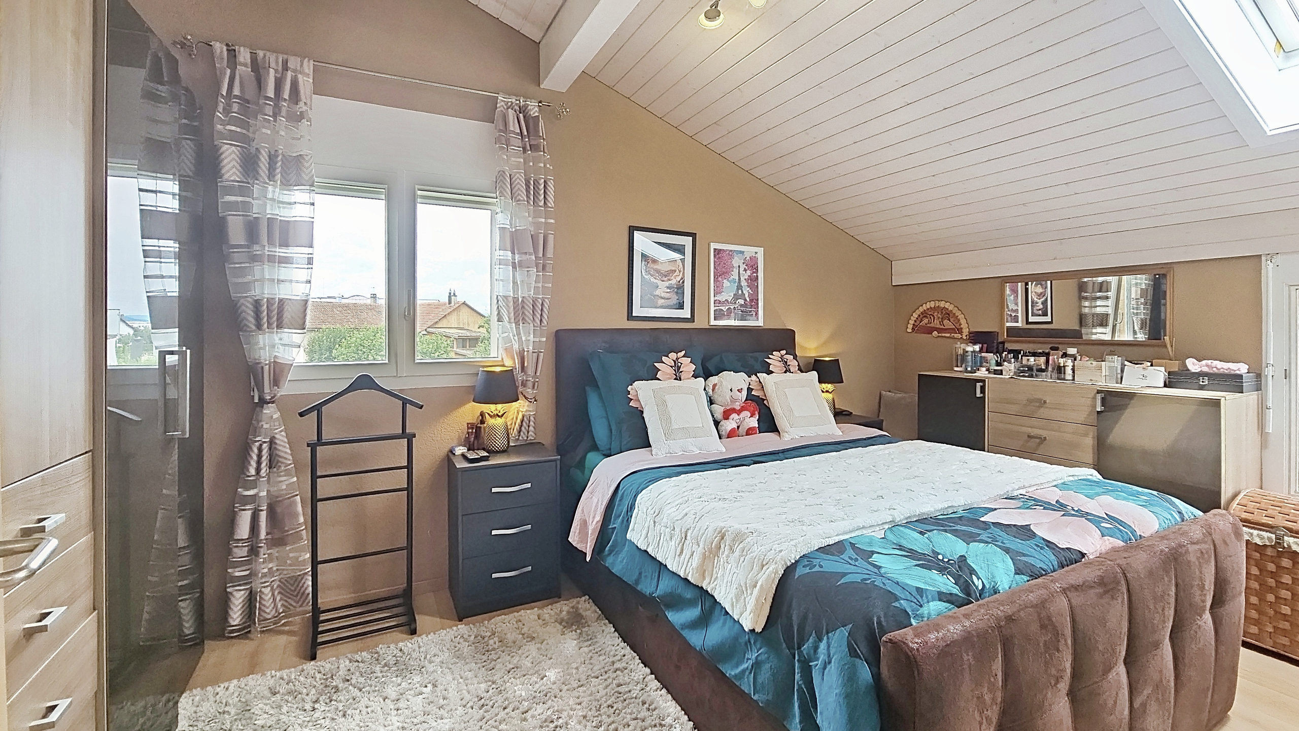 Chambre 3 - 1er étage Chambre 3 - 1er étage