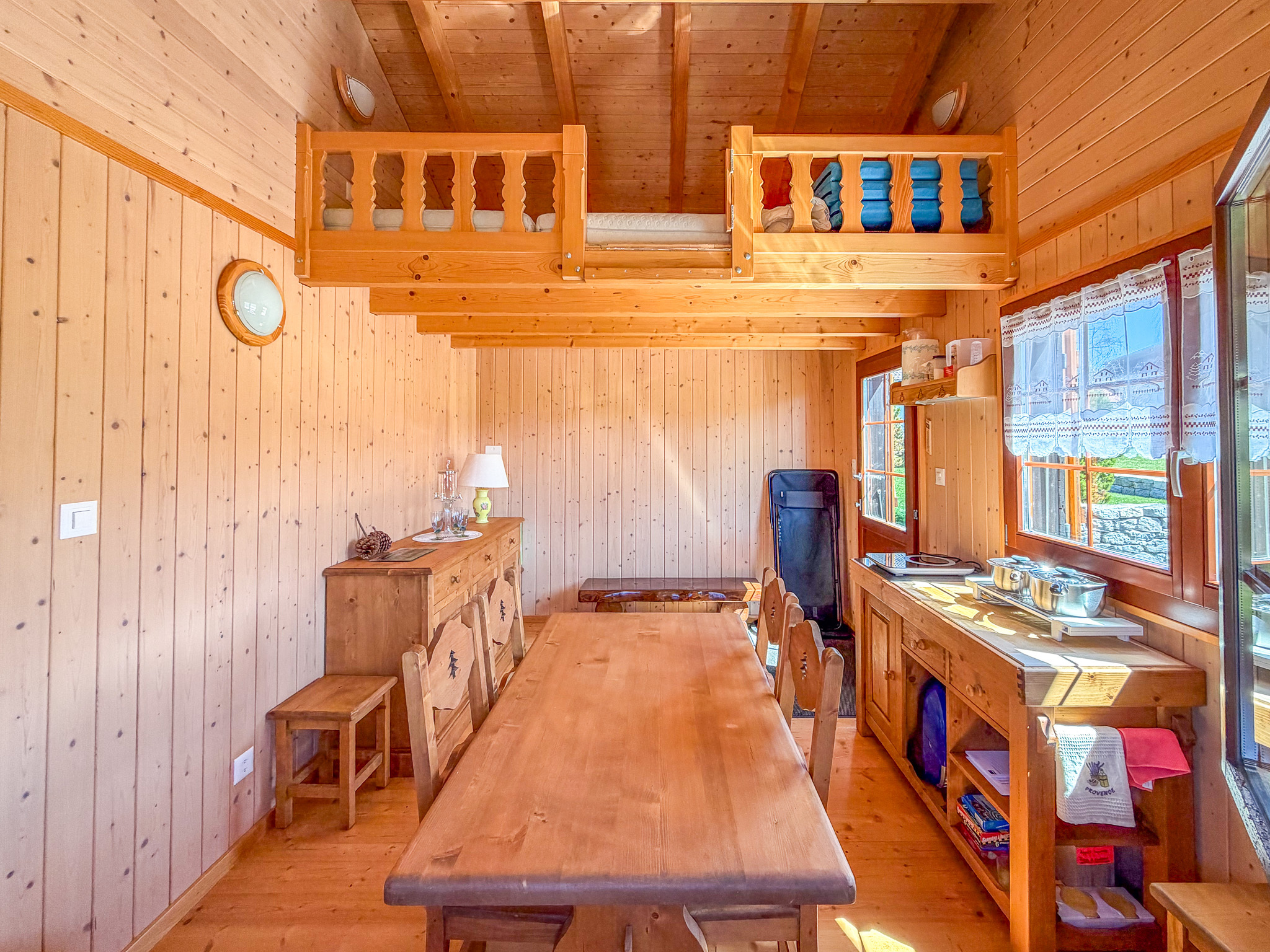 Intérieur du chalet de jardin Intérieur du chalet de jardin