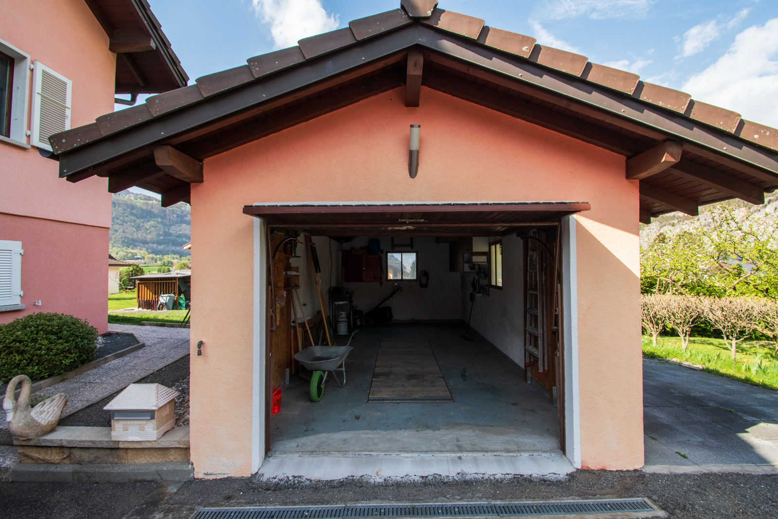 Exterior view 2
