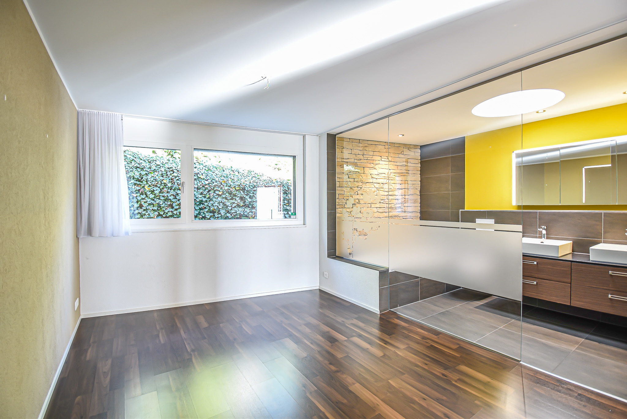 Zimmer 3 mit En-Suite-Bad und Ankleideraum